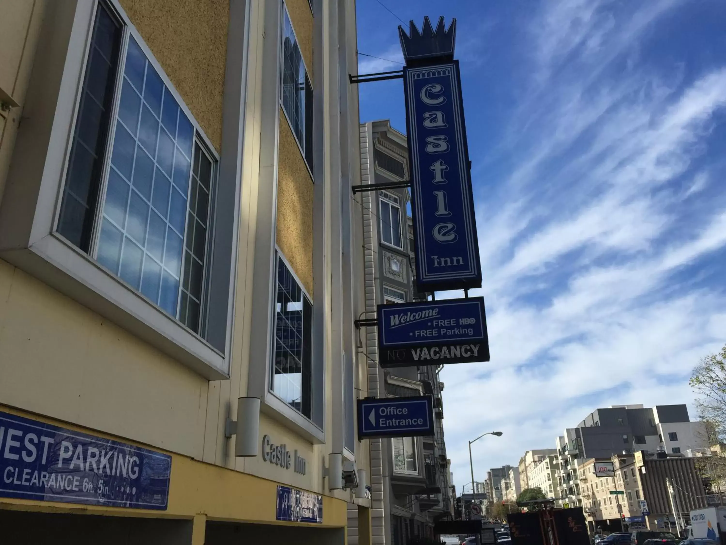 Facade/entrance in Castle Inn Facade/entrance in Castle Inn