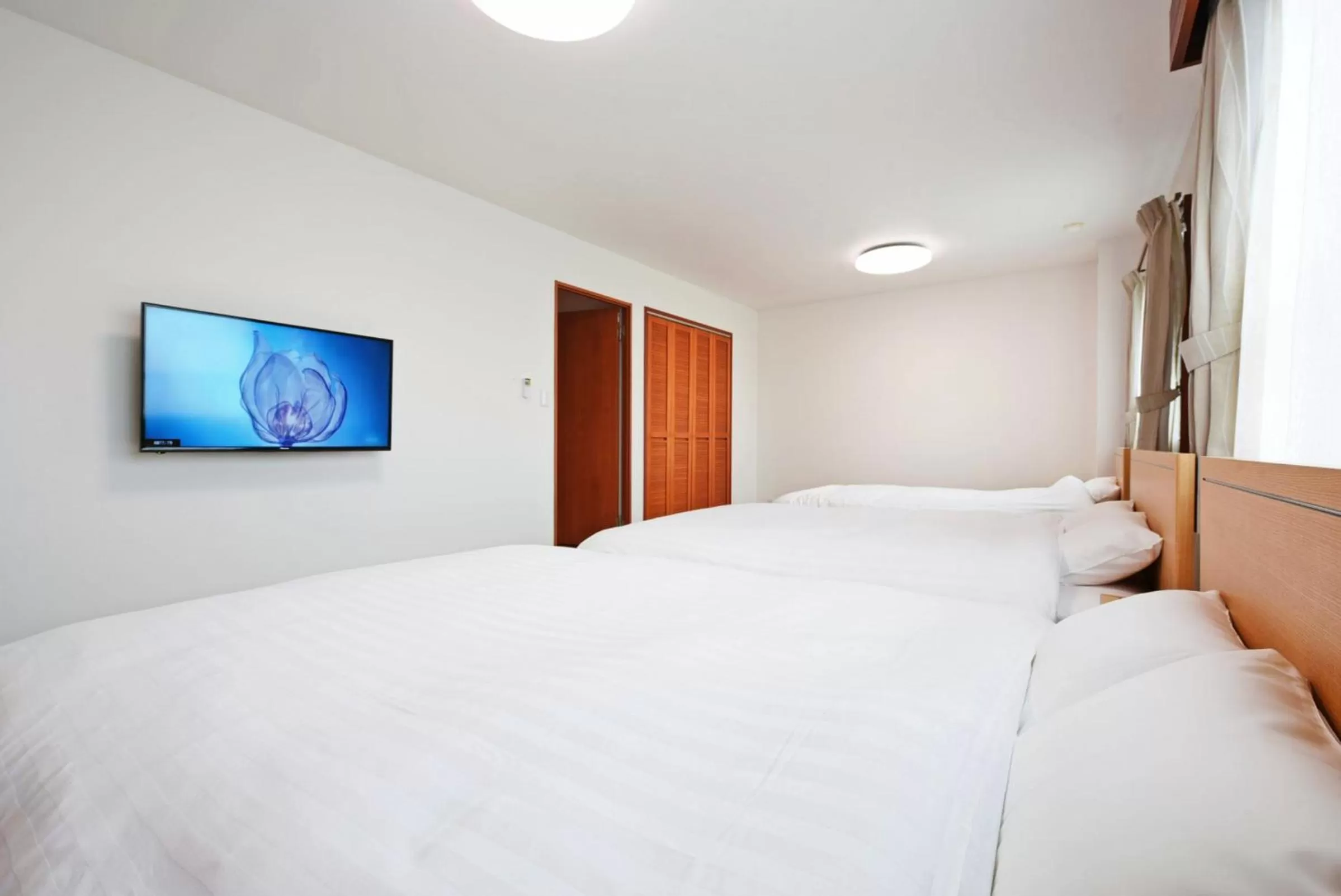 Bedroom, Bed in Hostel PLEASURE MARUYAMA