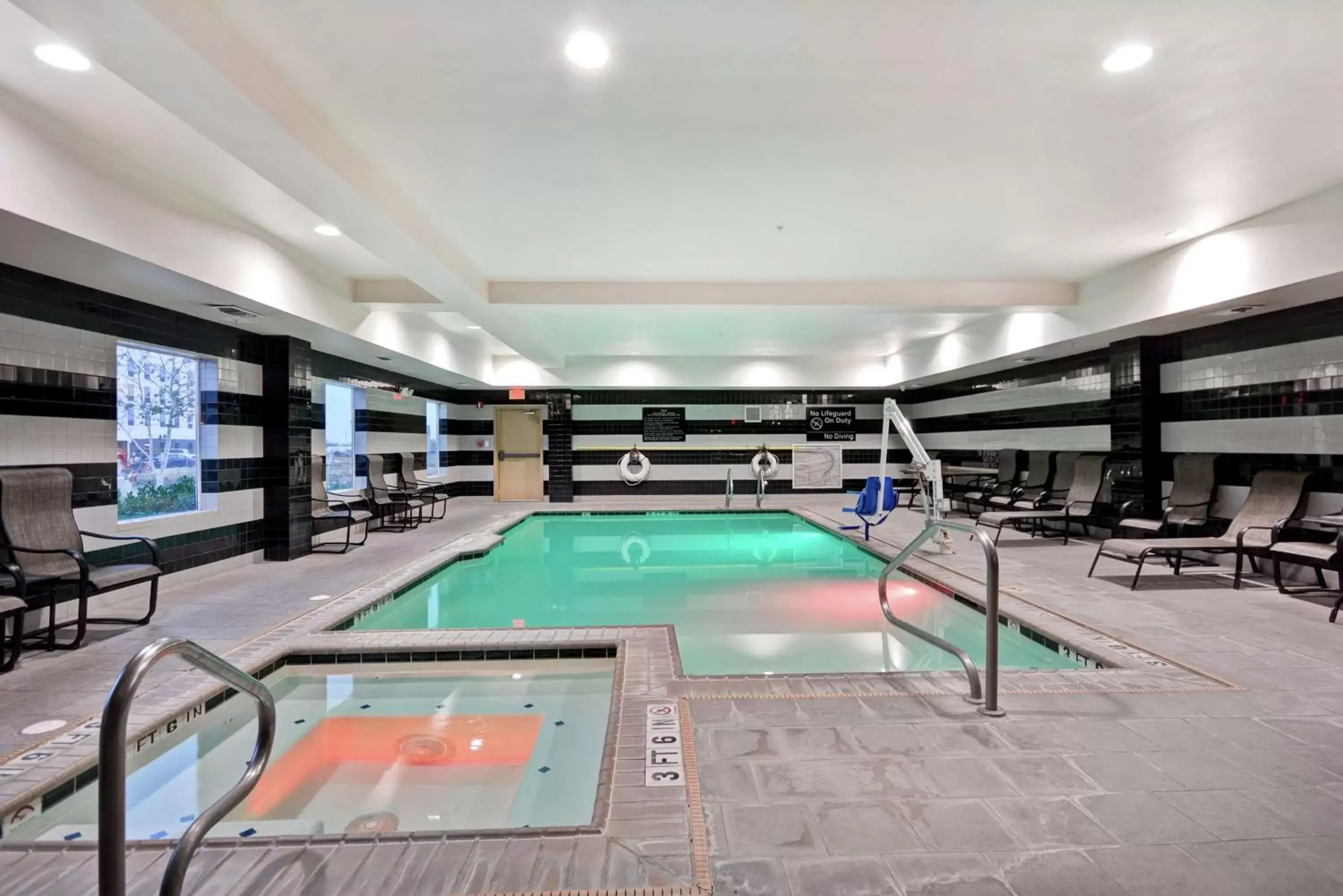 Pool view, Swimming Pool in Hampton Inn & Suites San Antonio/Northeast I-35