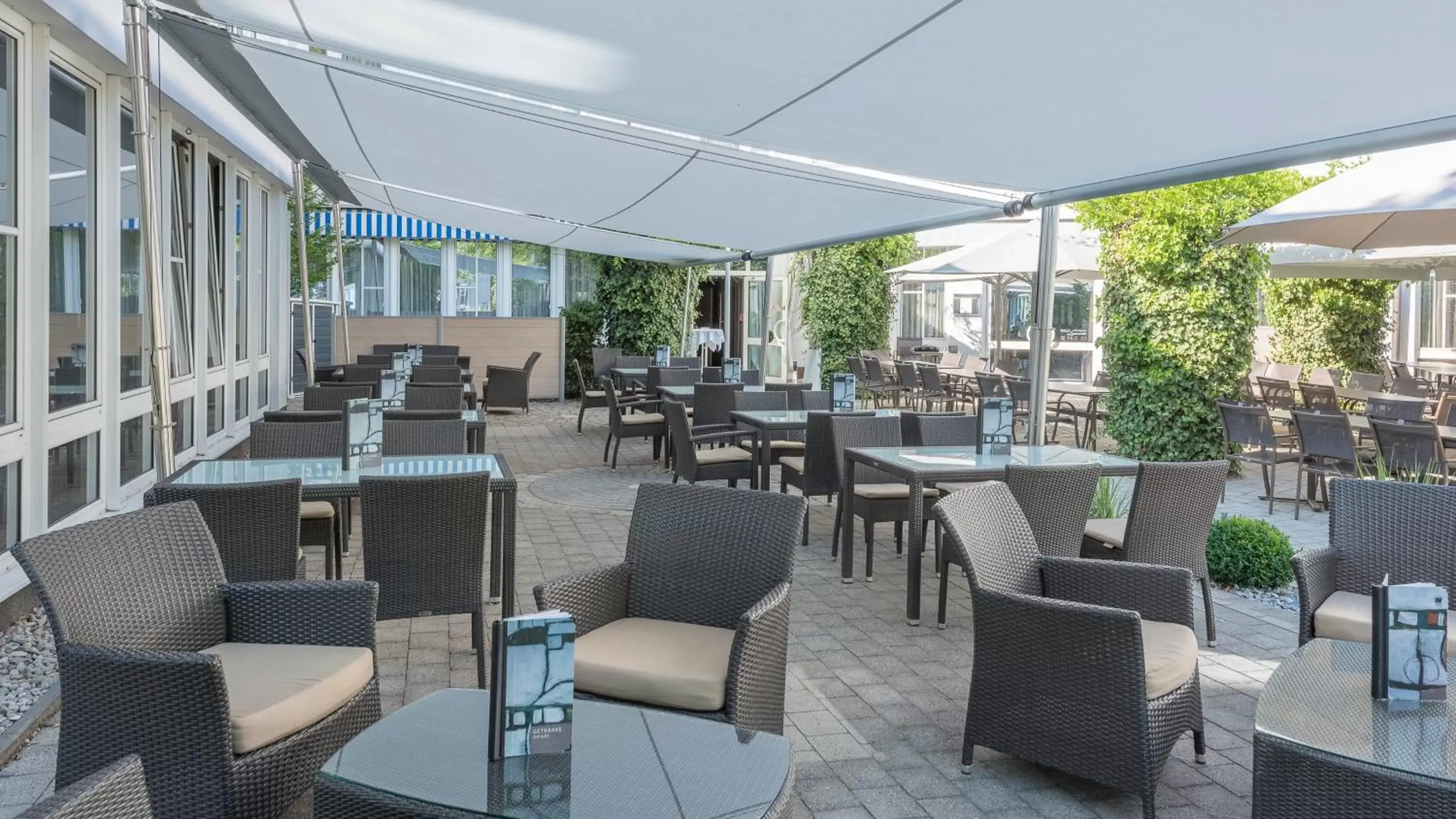 Lounge or bar, Restaurant/Places to Eat in Holiday Inn Munich Unterhaching, an IHG Hotel