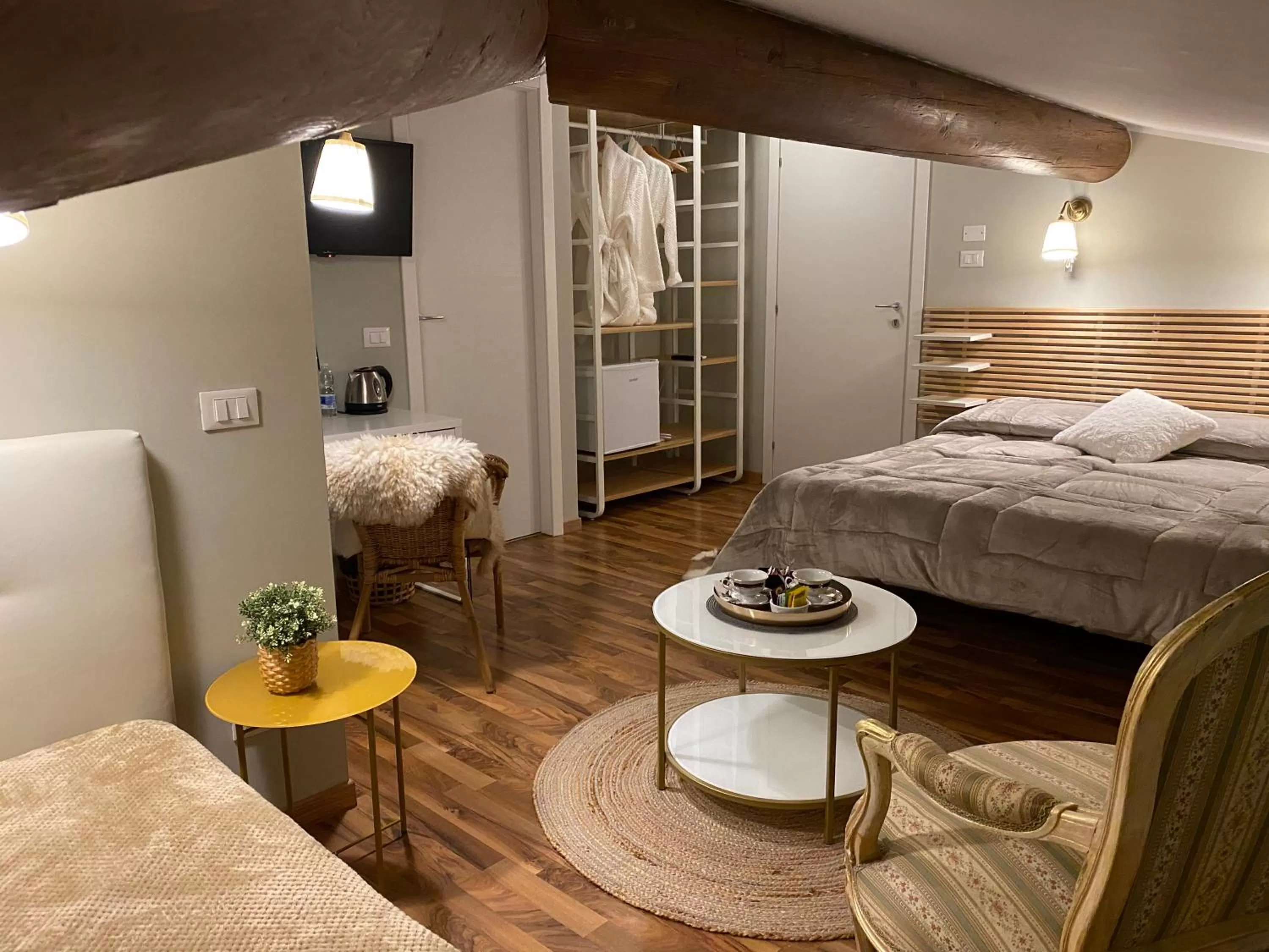 Photo of the whole room, Bed in La Casa Di Campagna Sul Garda