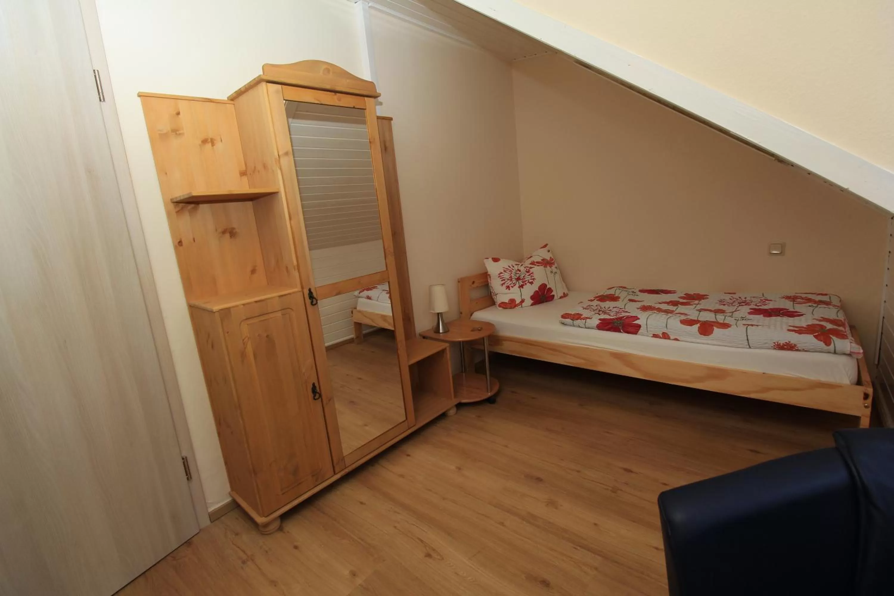 Bed in Waldhotel Albachmühle mit Albacher Stuben