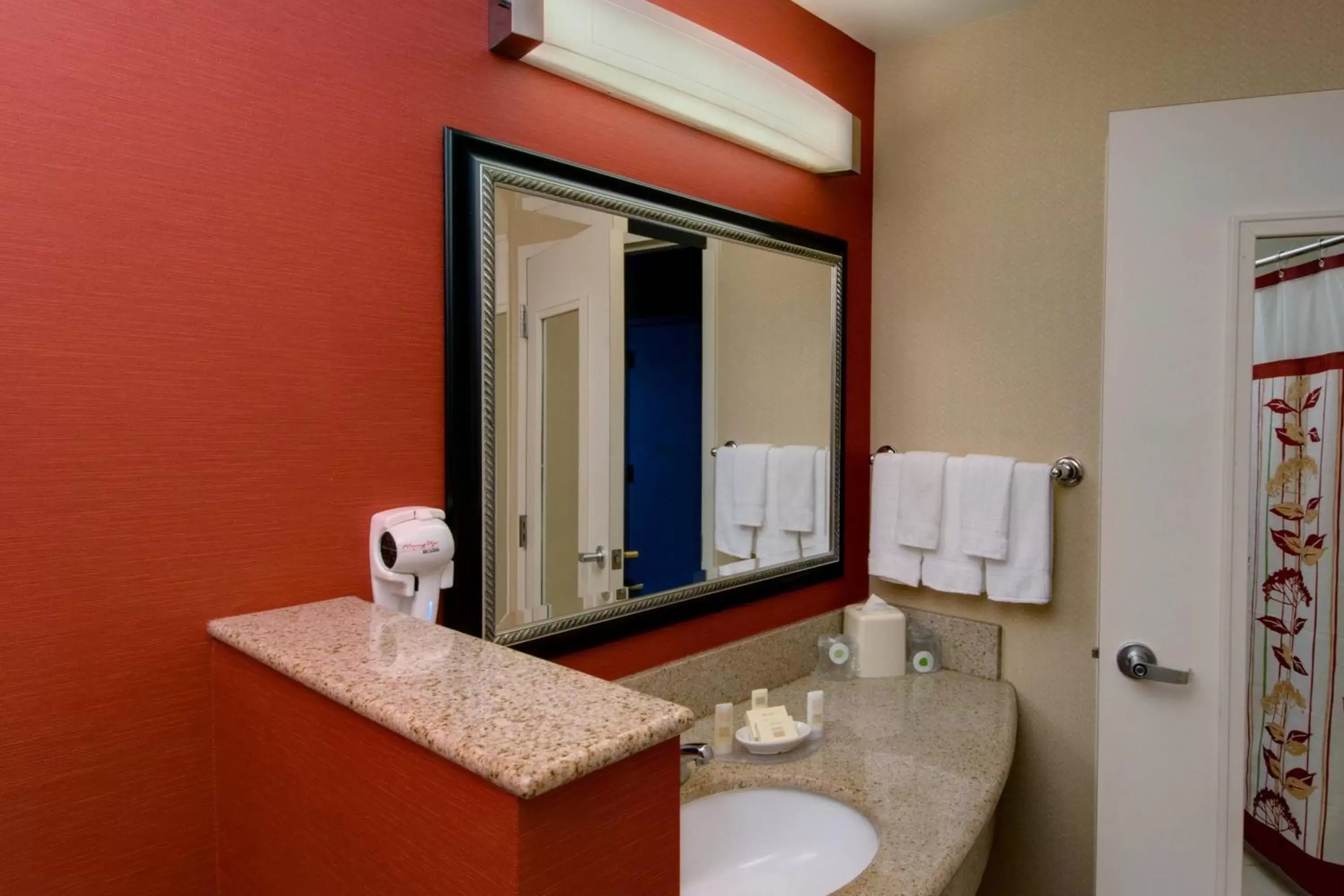 Bathroom in Courtyard by Marriott Madison East