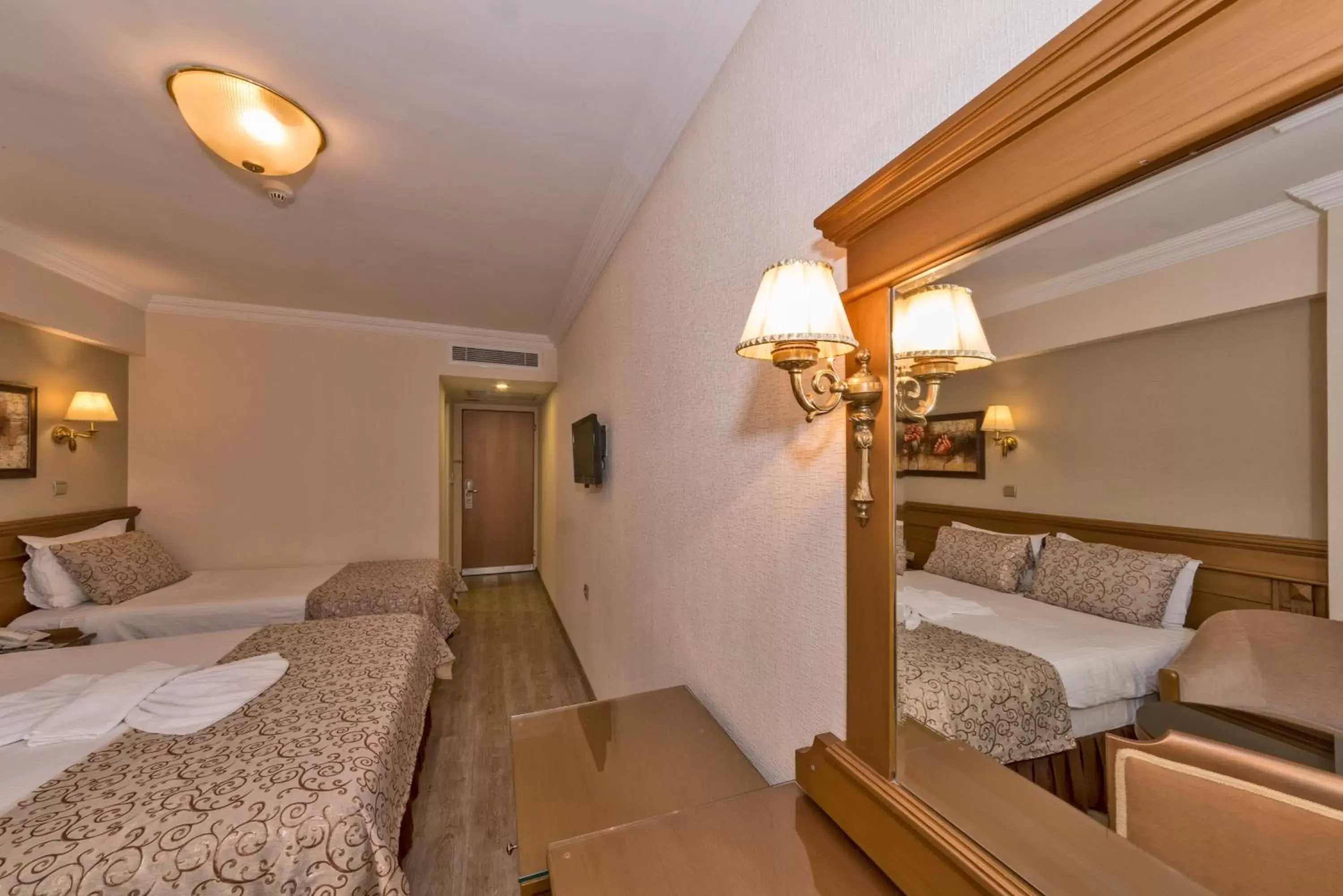 Bed, Bathroom in Laleli Gonen Hotel