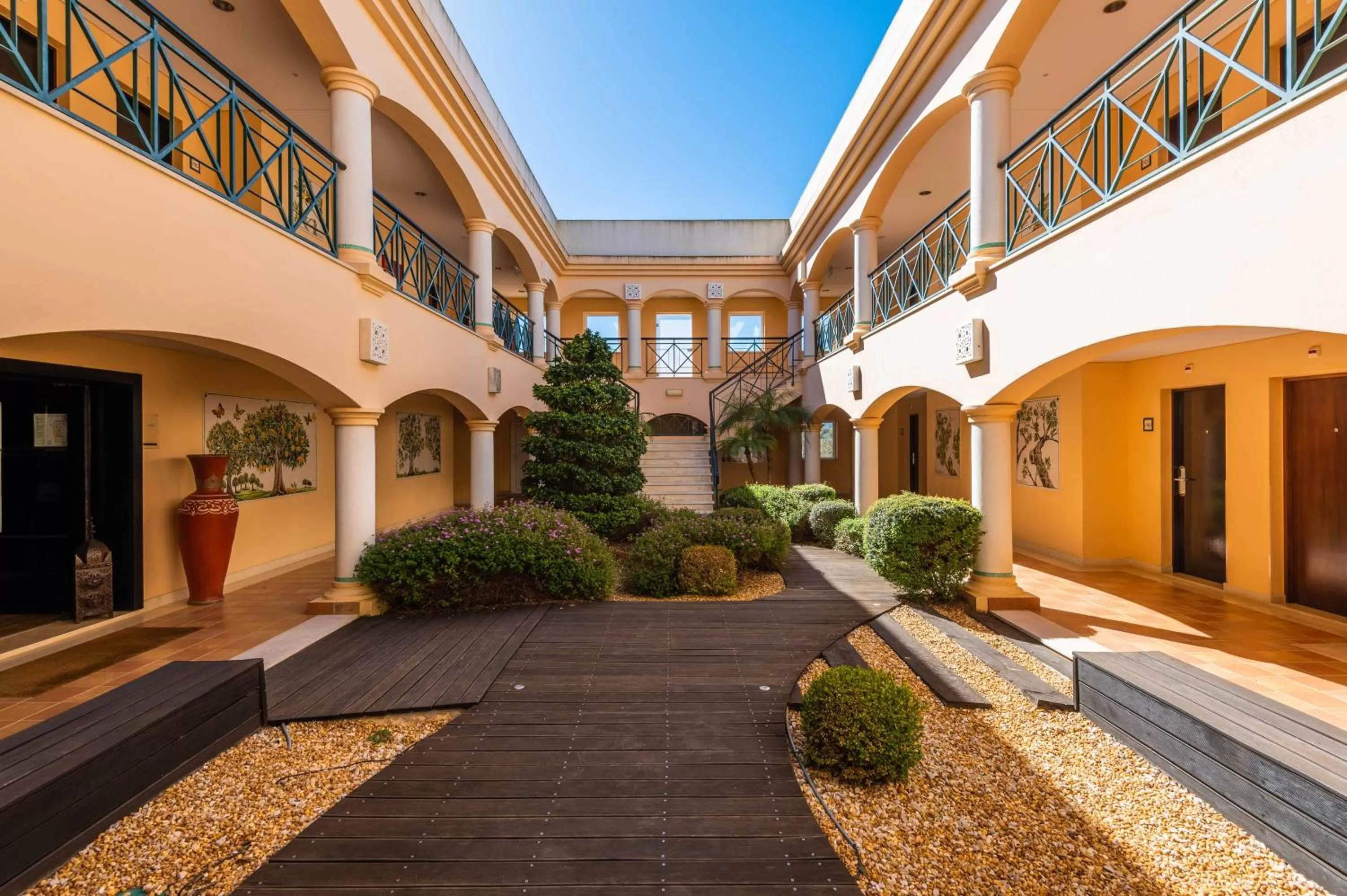 Property building in Vale d'Oliveiras Quinta Resort & Spa