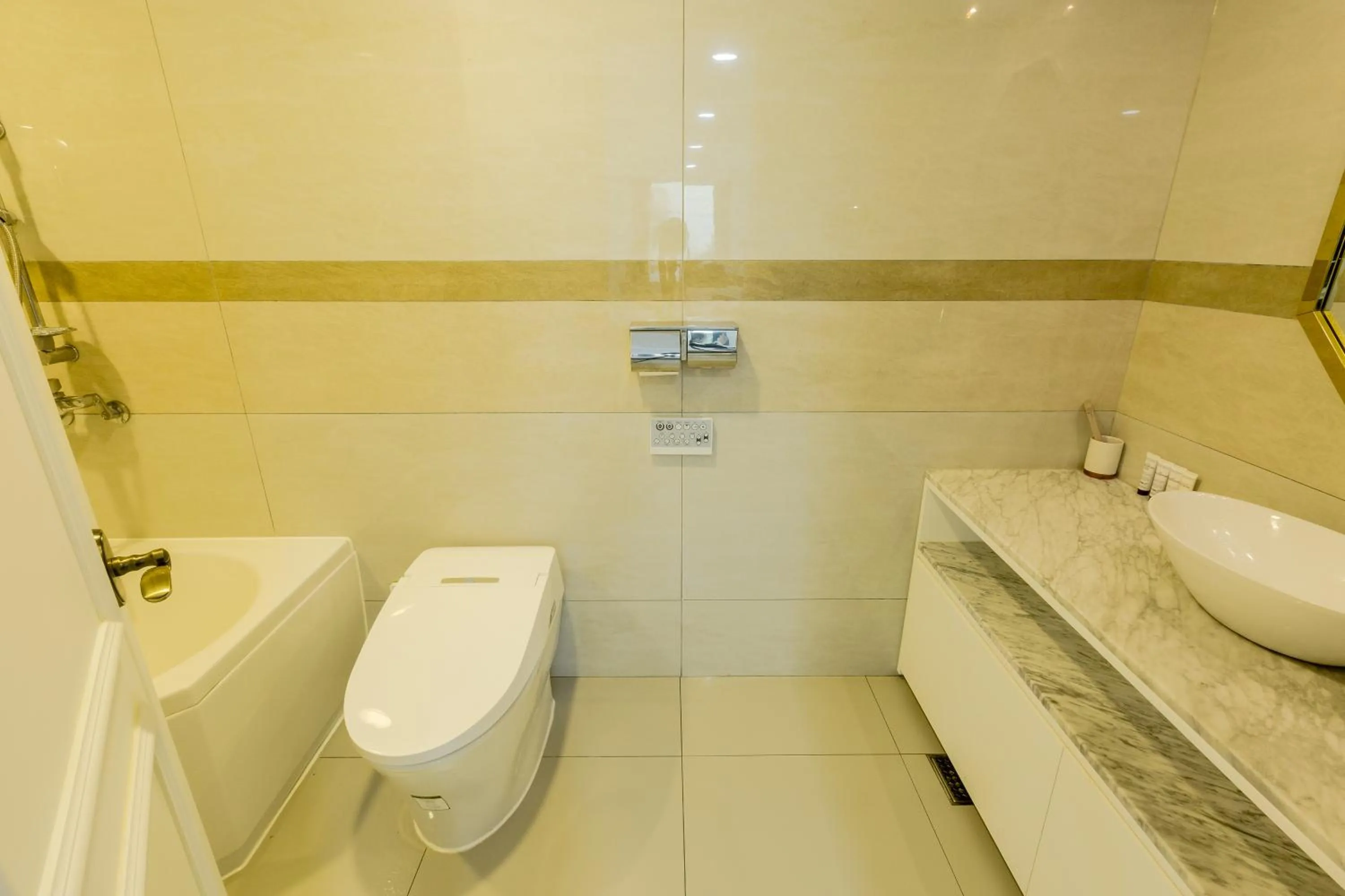 Bathroom in Gladsheim Hotel