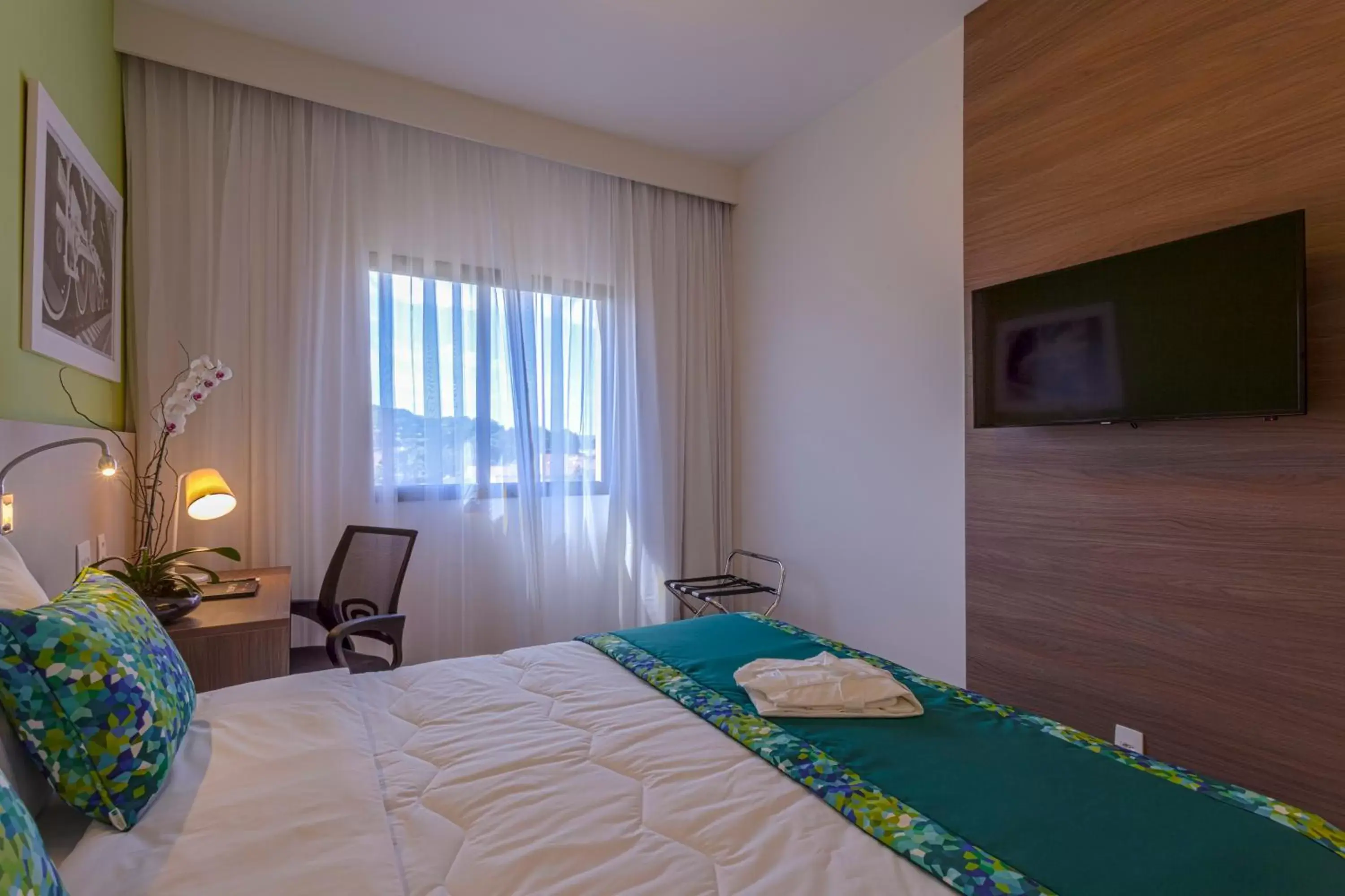 Photo of the whole room, Bed in Blue Tree Towers Valinhos