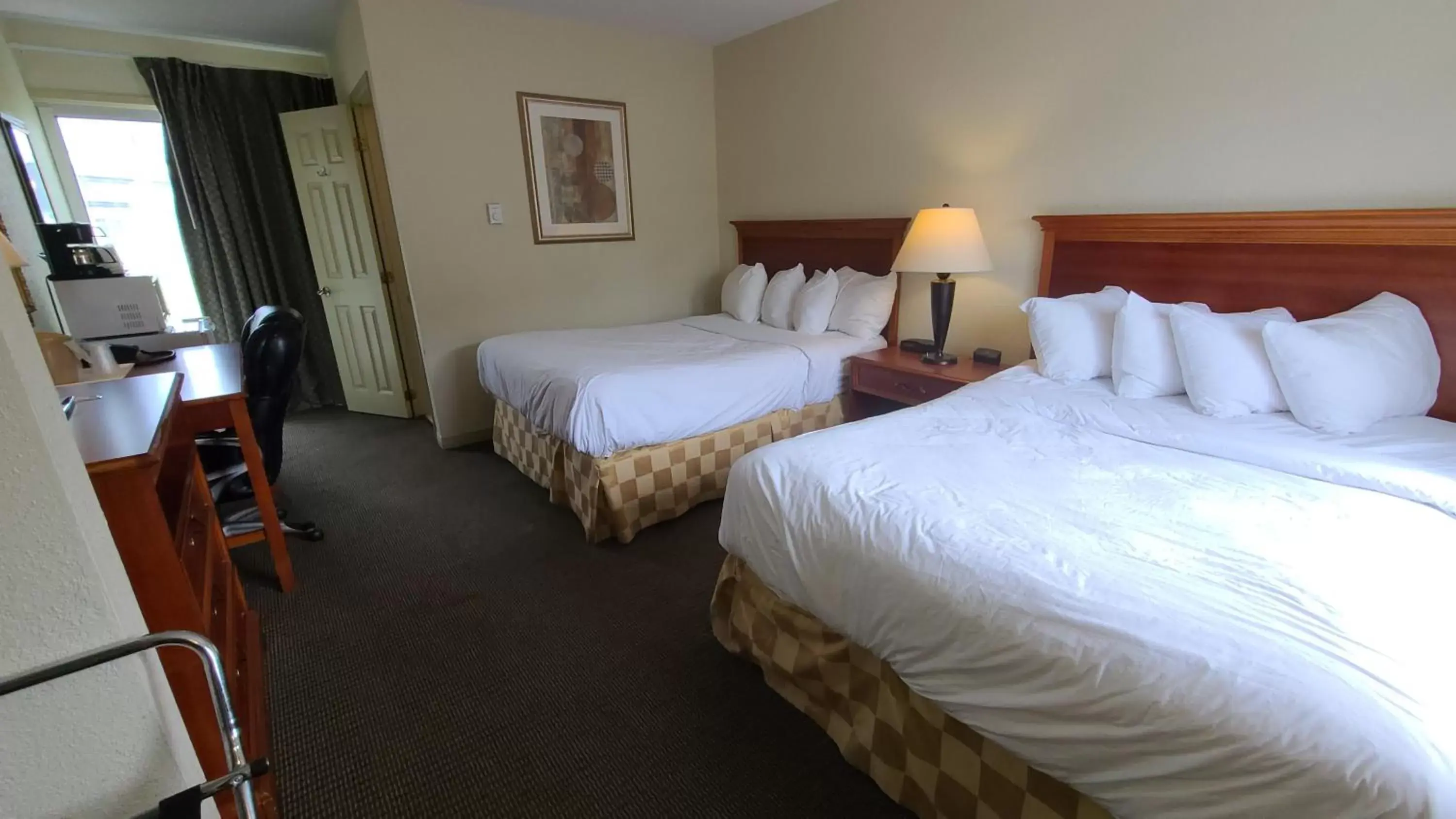 Bed in Travelodge by Wyndham Gananoque