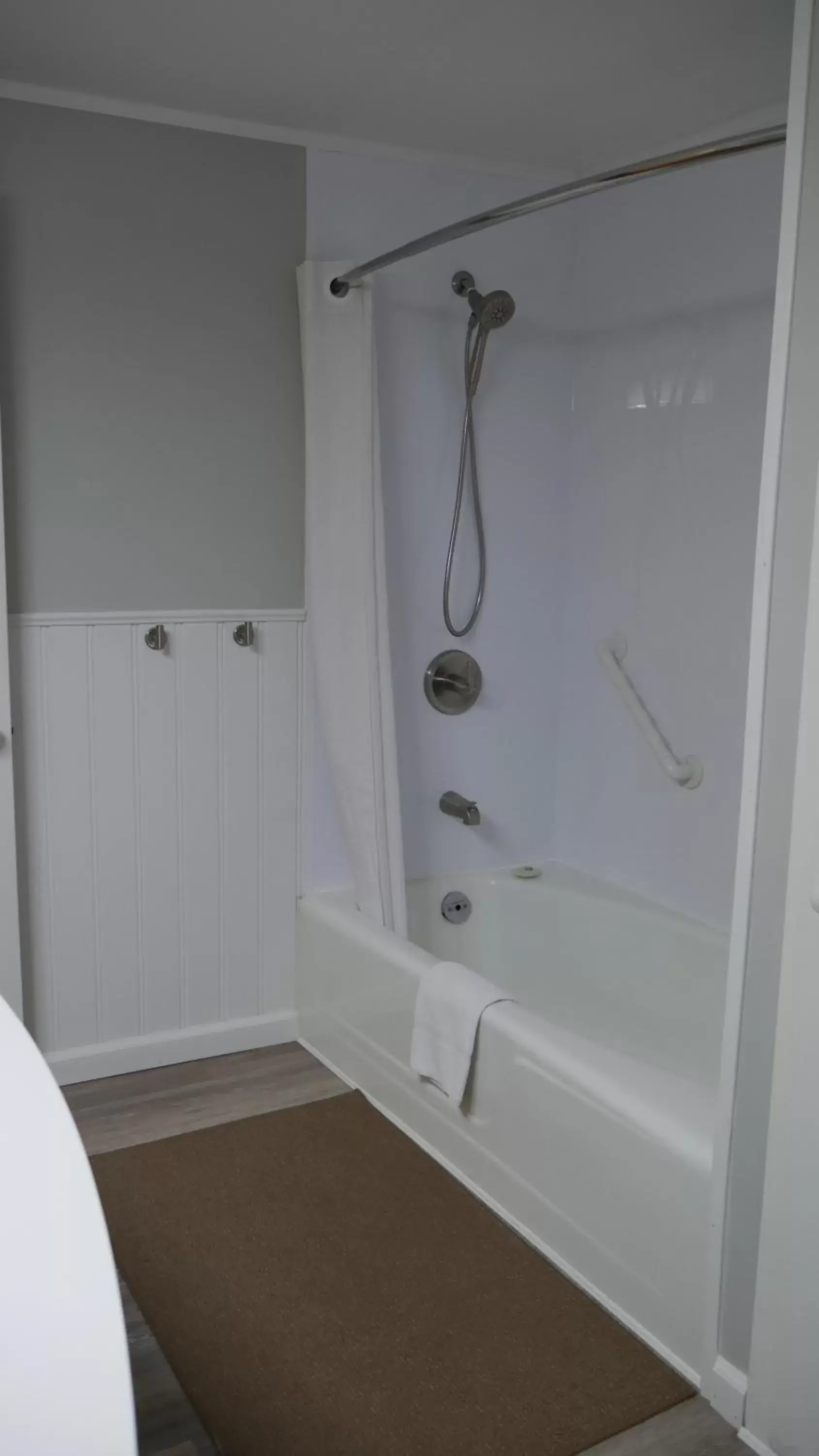 Shower in Top Notch Inn Shower in Top Notch Inn