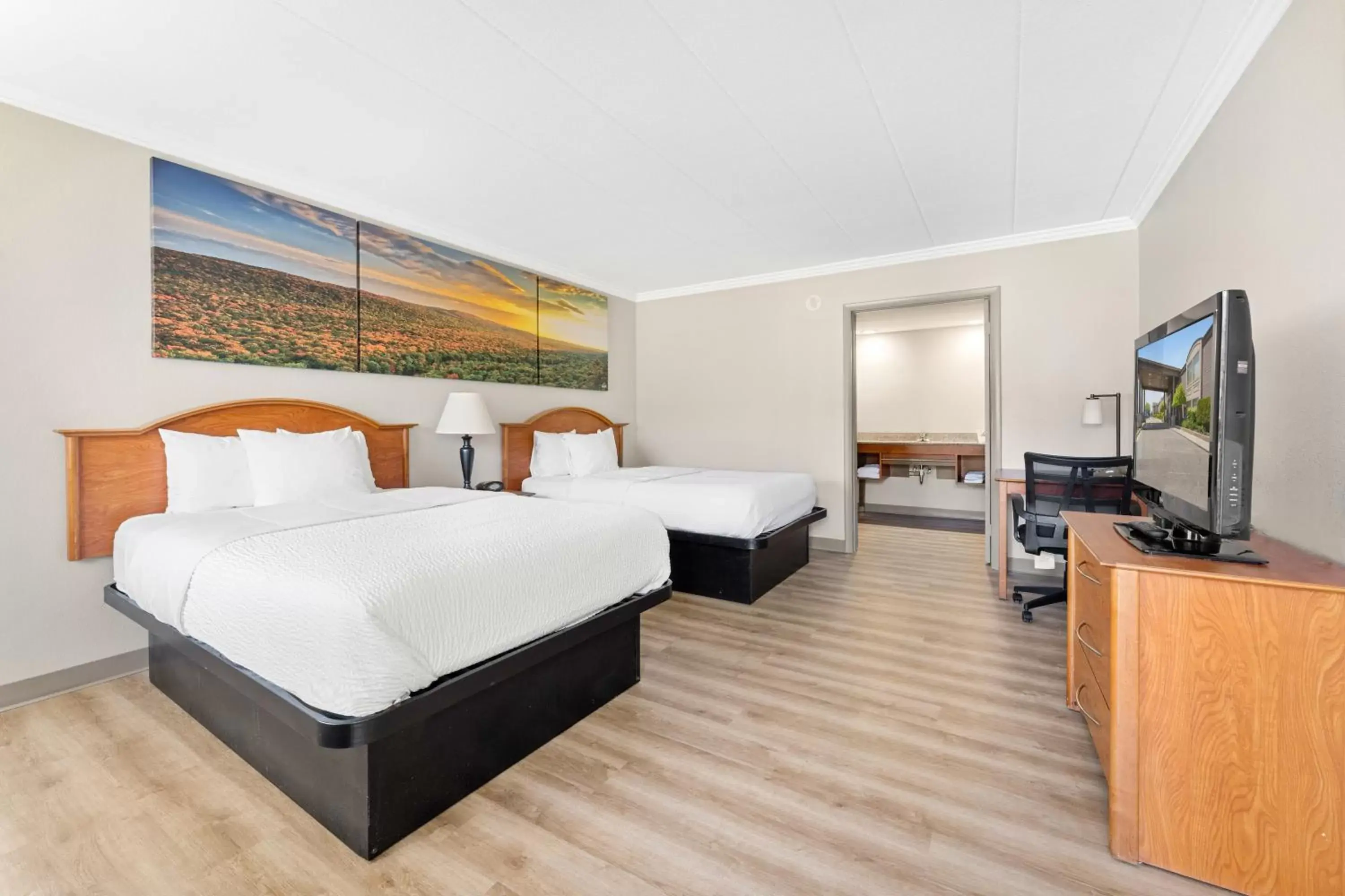 Double Room with Two Double Beds - Non-Smoking in Days Inn & Suites by Wyndham Roseville/Detroit Area Double Room with Two Double Beds - Non-Smoking in Days Inn & Suites by Wyndham Roseville/Detroit Area