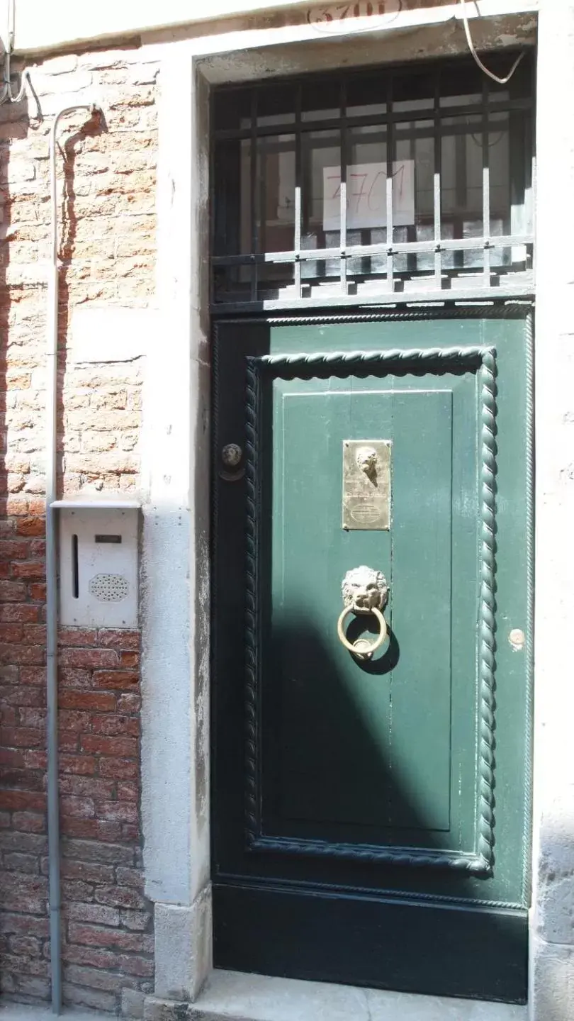 Facade/entrance in Casa Fenice