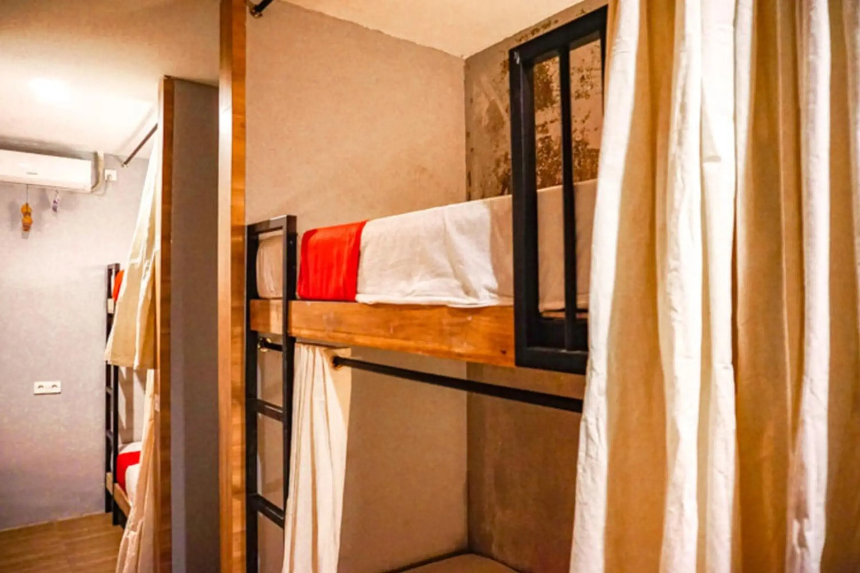 Bunk Bed in RedDoorz Hostel near Lippo Mall Kuta
