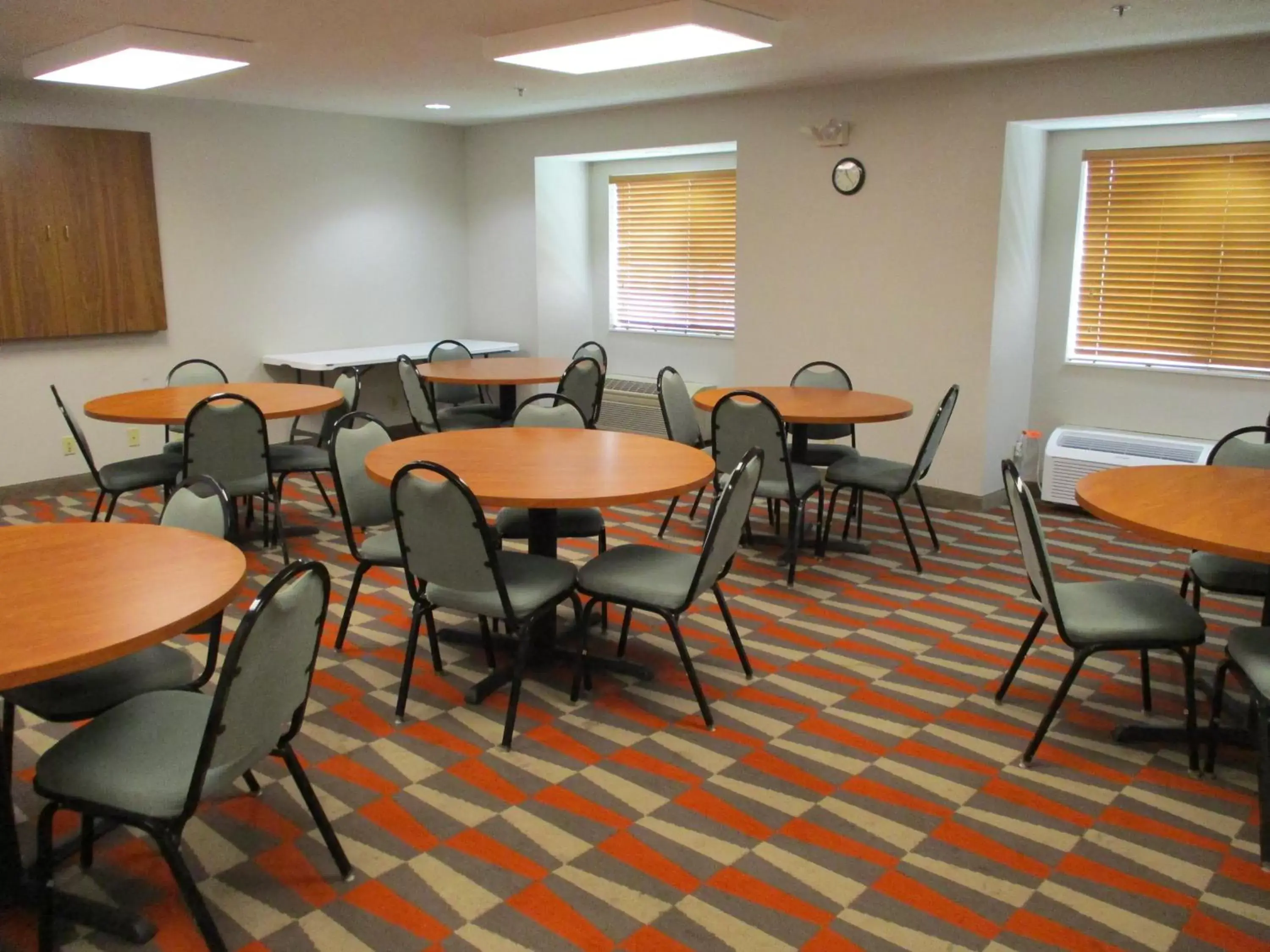 Meeting/conference room in Microtel Inn & Suites by Wyndham New Ulm