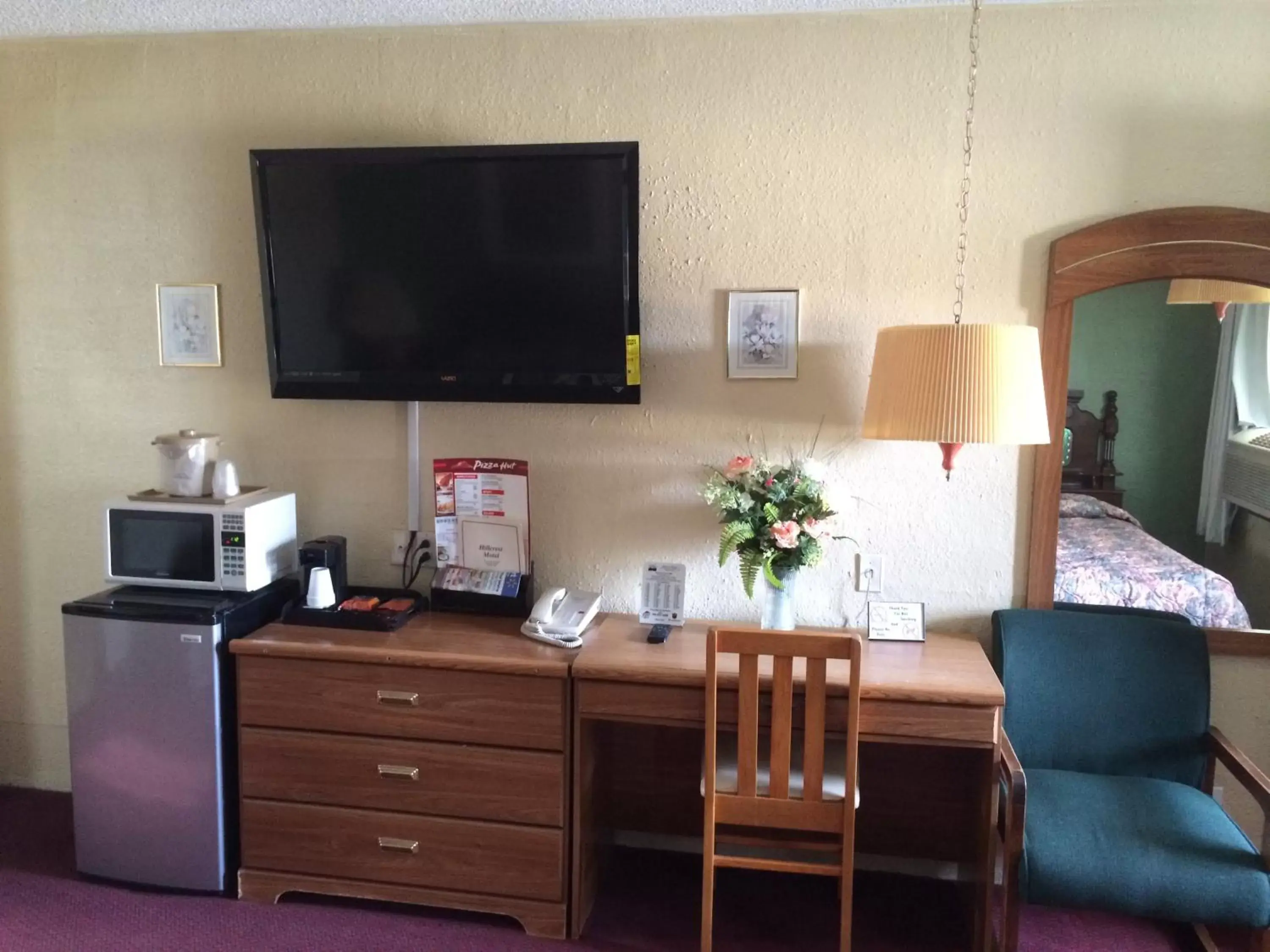 TV/Entertainment Center in Hillcrest Motel