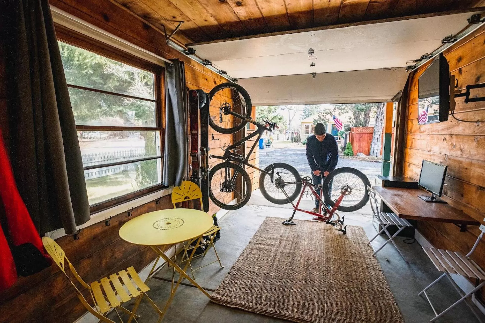 Living room in Left Coast Lodge - Pet Friendly