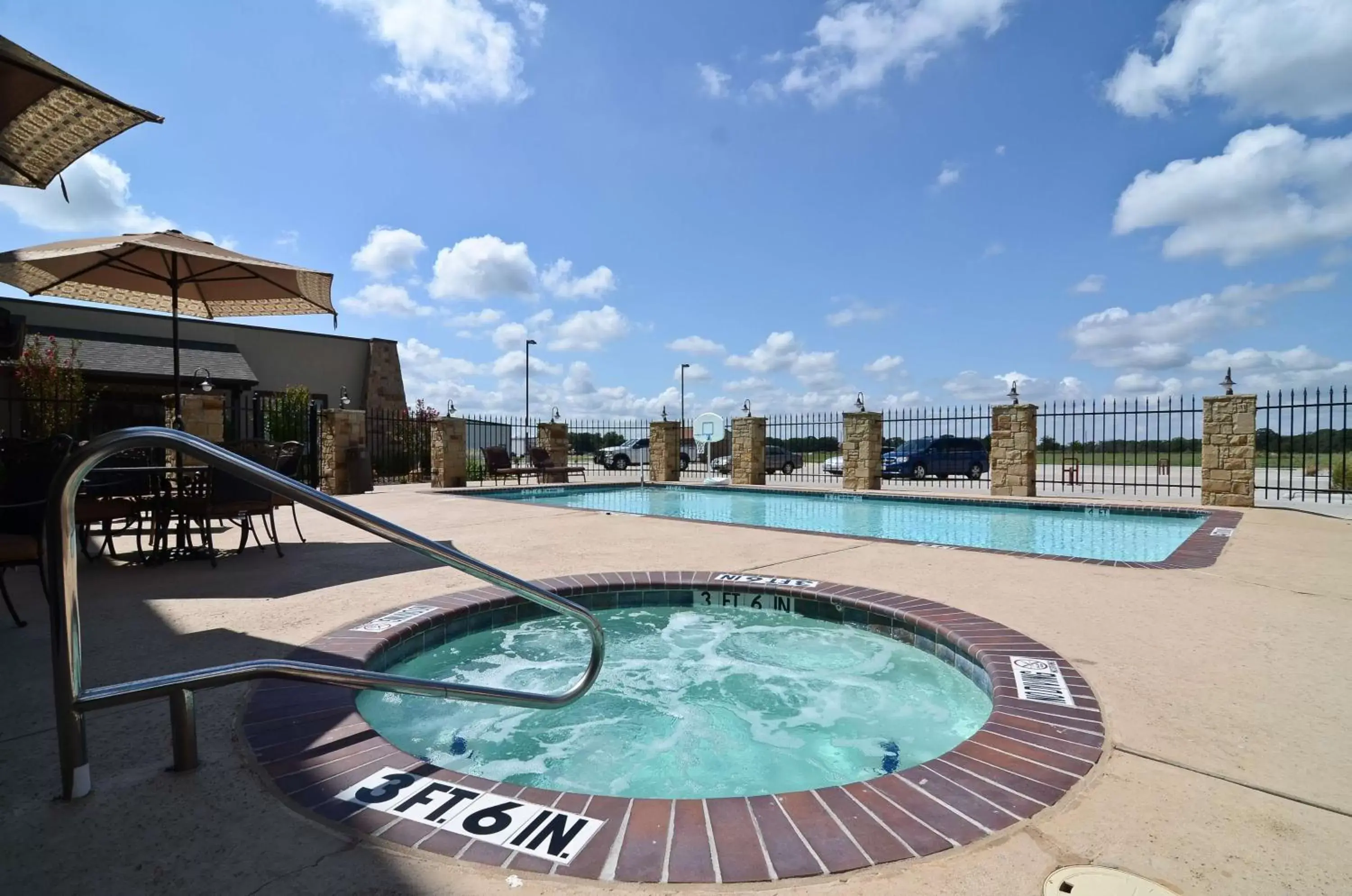 Spa and wellness centre/facilities, Swimming Pool in Best Western Plus Emory at Lake Fork Inn & Suites