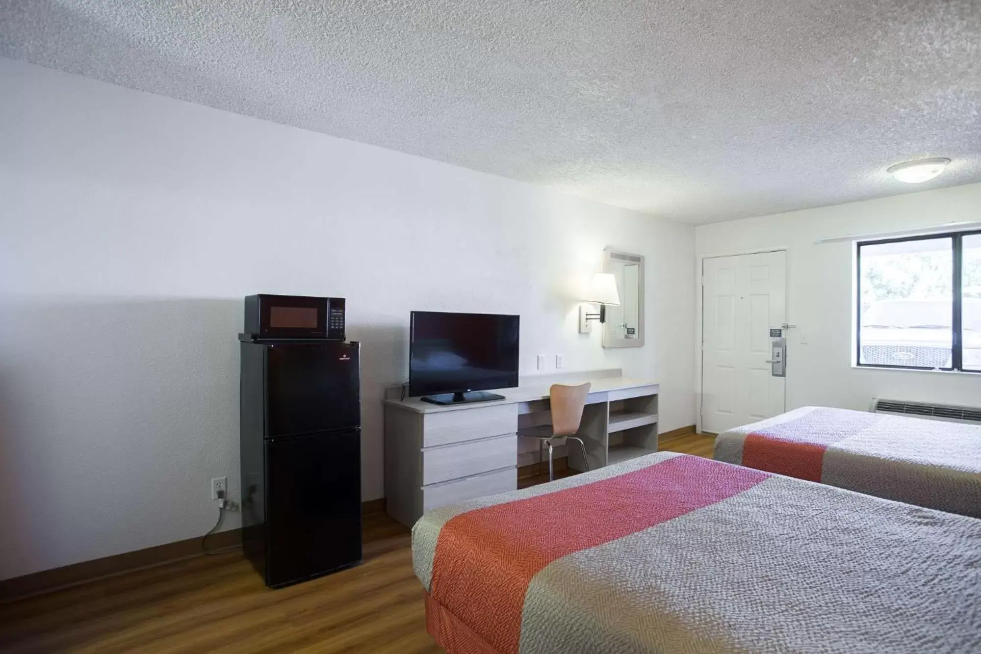 TV and multimedia, TV/Entertainment Center in Motel 6-Kingman, AZ - Route 66 West