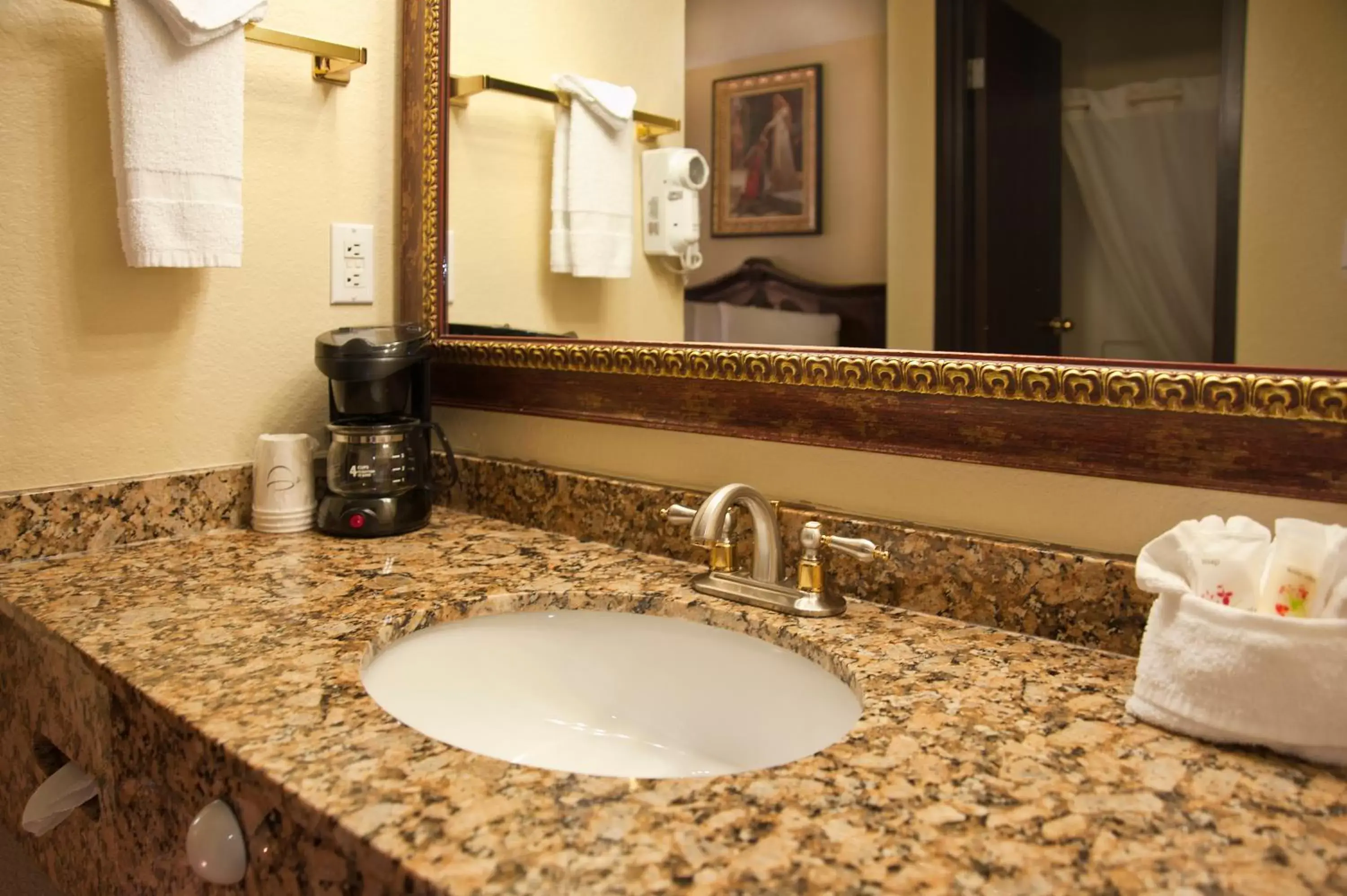 Bathroom in The Stone Castle Hotel & Conference Center