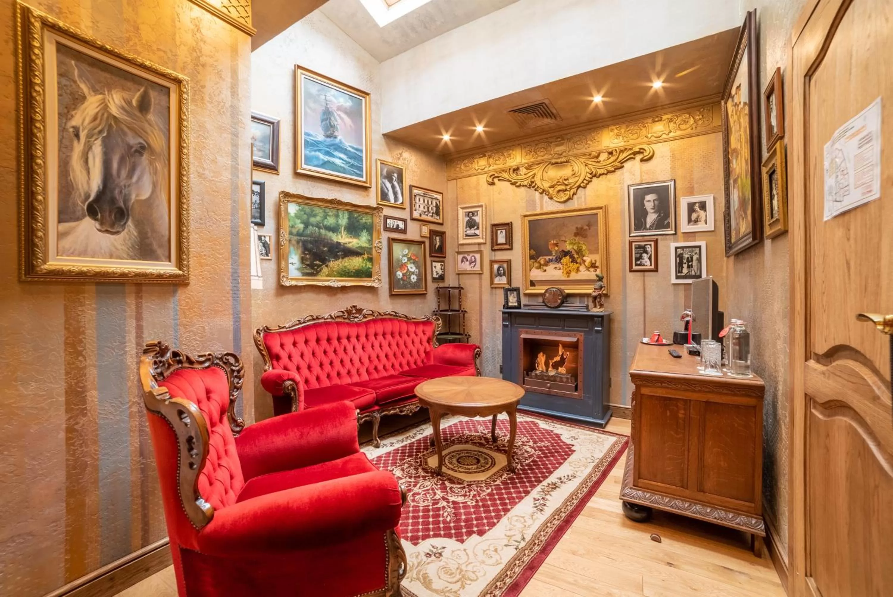 Living room in Bey House Royal Hotel