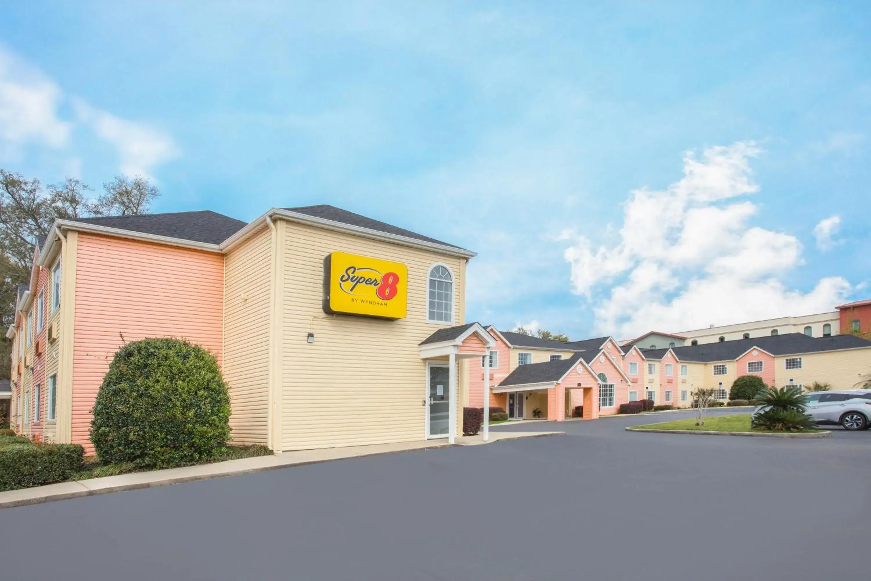 Property building in Super 8 by Wyndham Pensacola Property building in Super 8 by Wyndham Pensacola