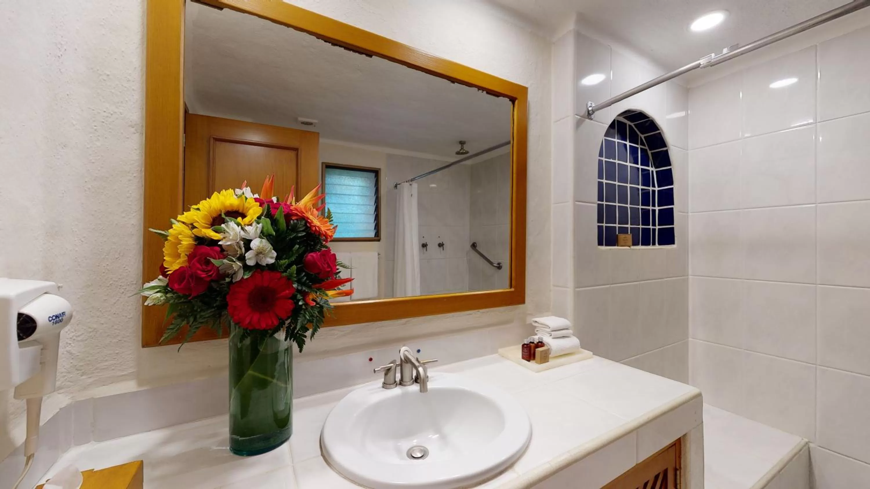 Bathroom in Park Royal Homestay Los Tules Puerto Vallarta
