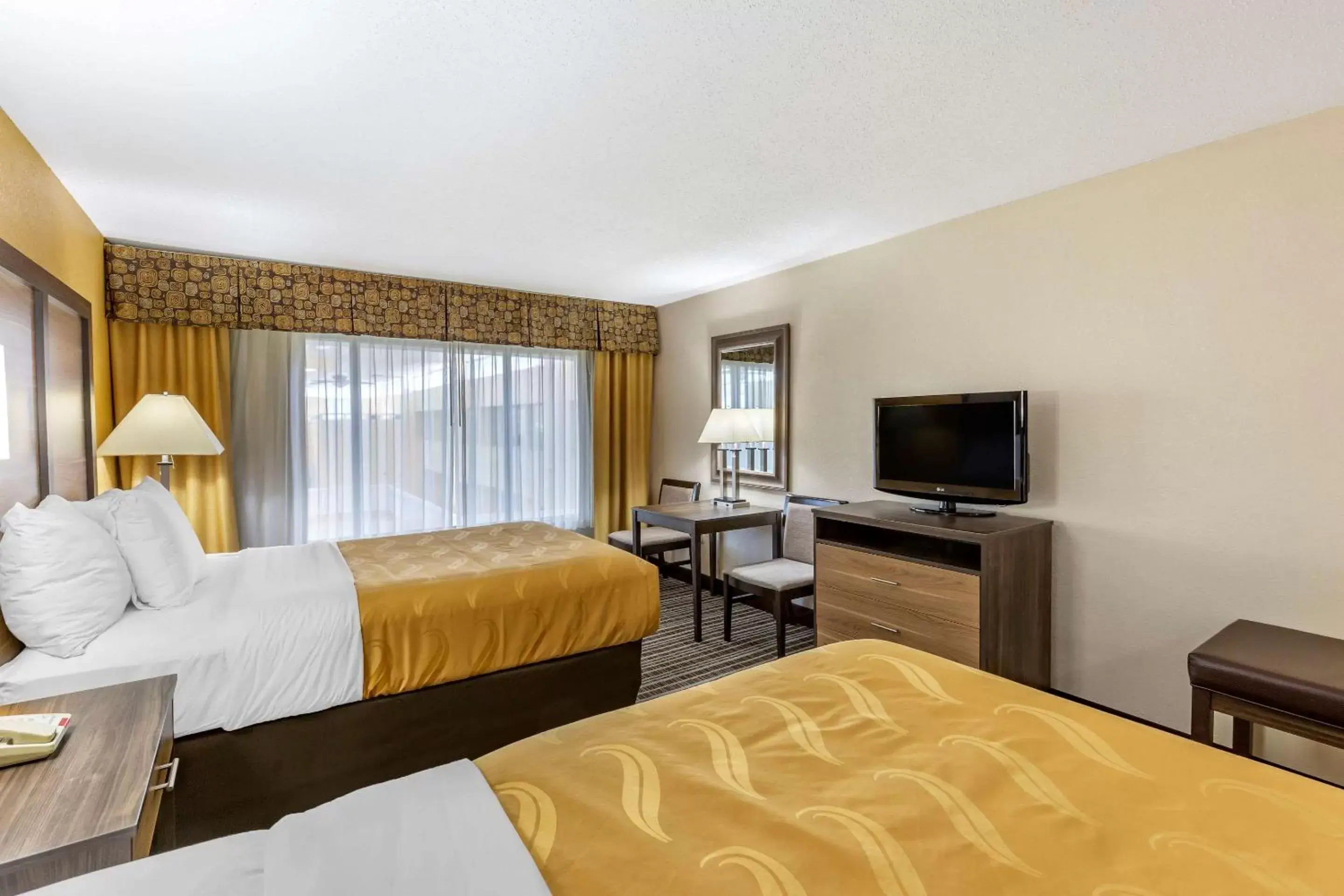 Photo of the whole room, Room Photo in Quality Inn & Suites - Greensboro-High Point