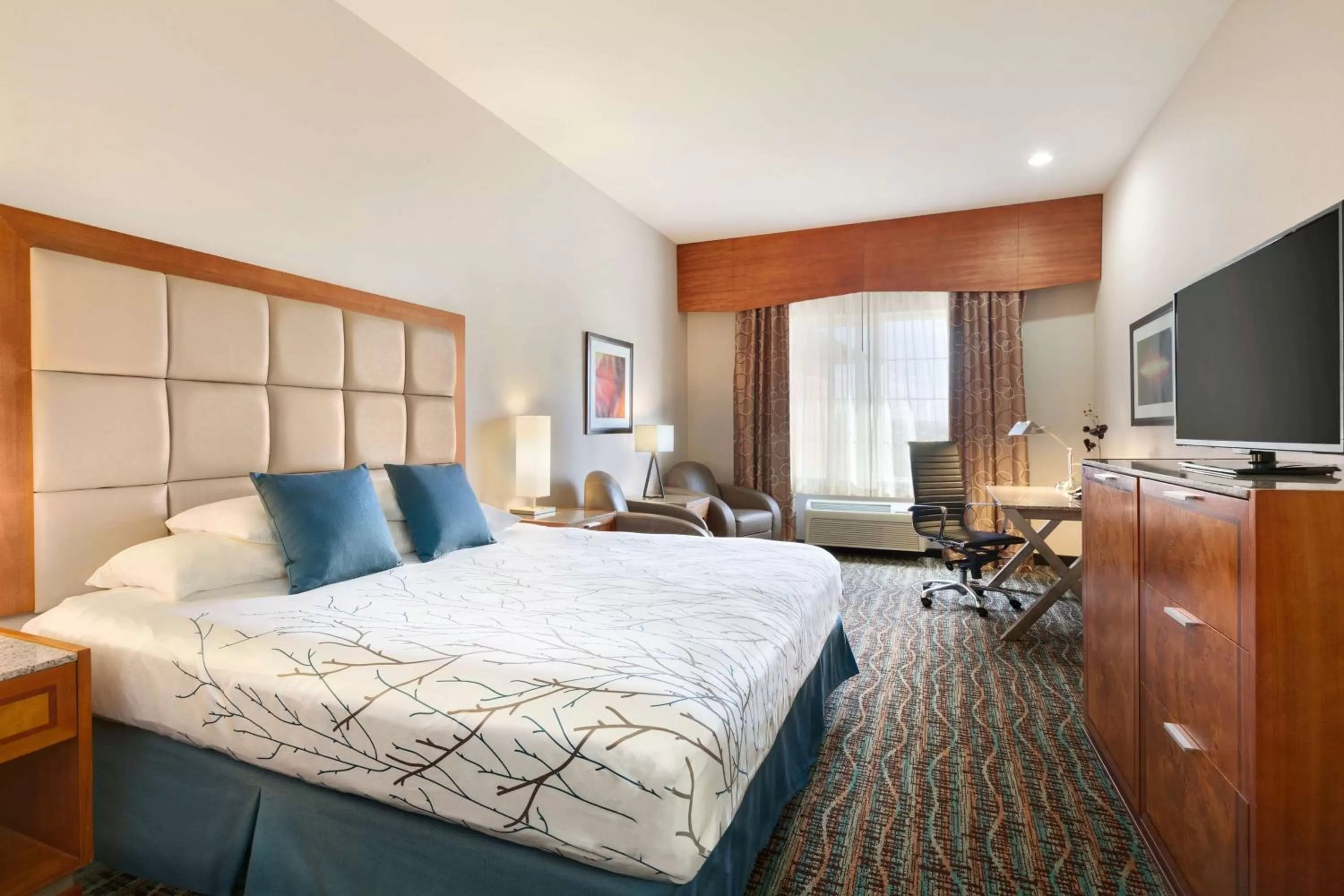 Deluxe Room with 1 King Bed and 1 Queen Bed - Disability Access - Non Smoking in Best Western PLUS Peppertree Inn at Omak