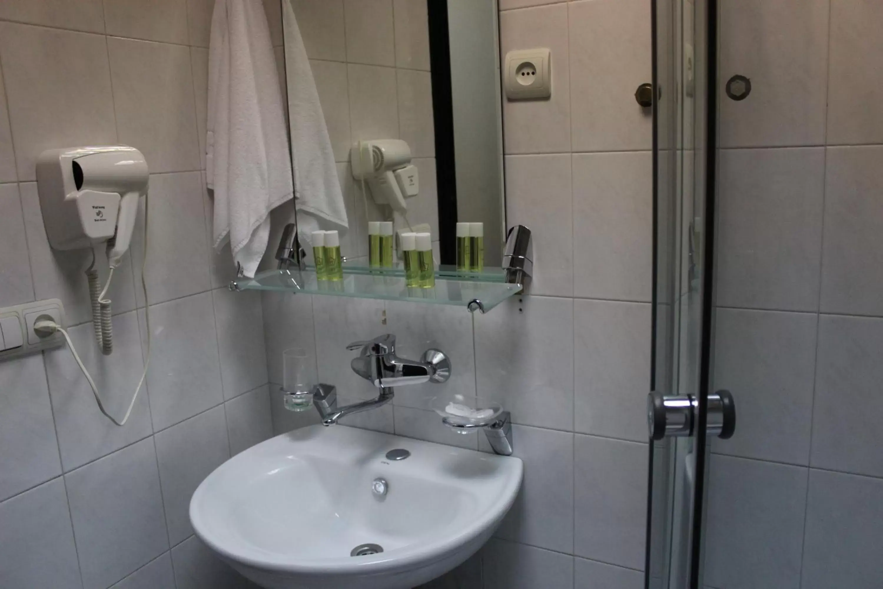 Toilet, Bathroom in Hotel Diplomat