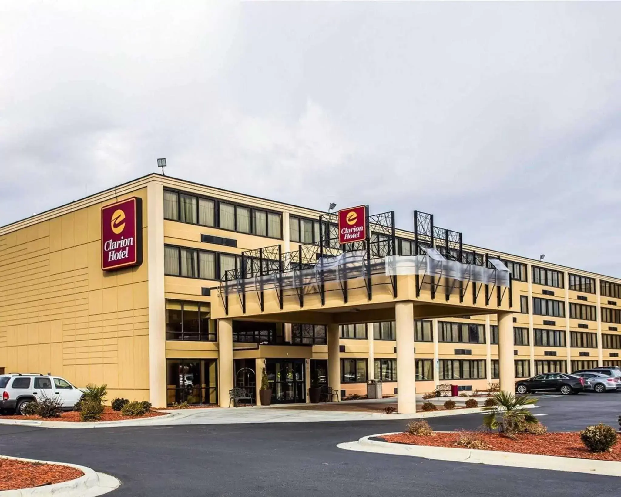 Property Building in Clarion Hotel Charlotte Airport & Conference Center