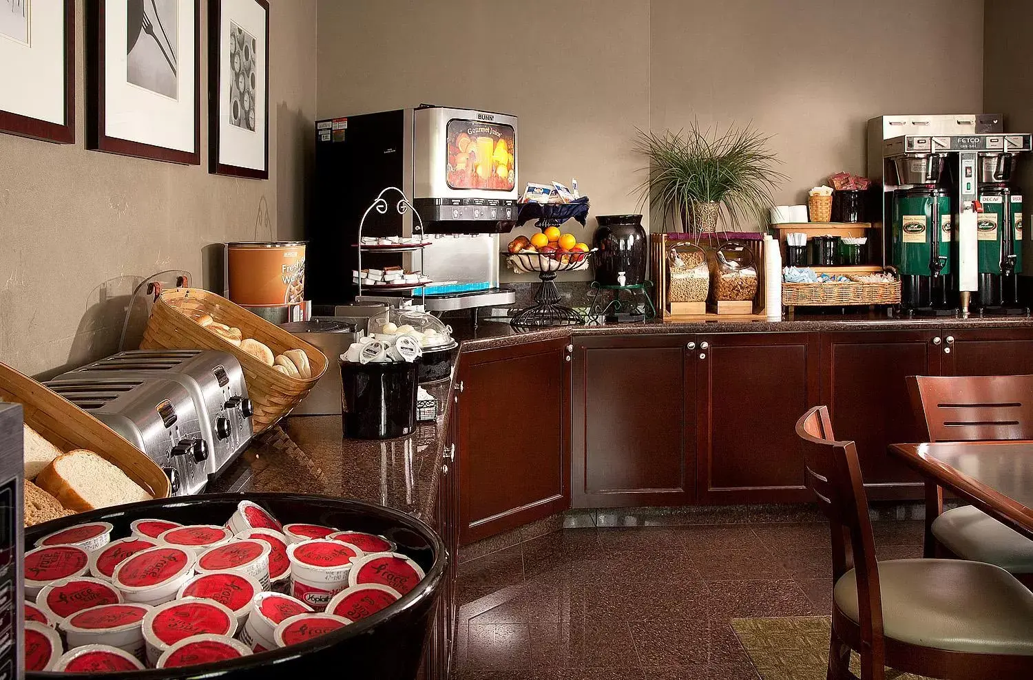 Continental breakfast in Coast Gateway Hotel Continental breakfast in Coast Gateway Hotel