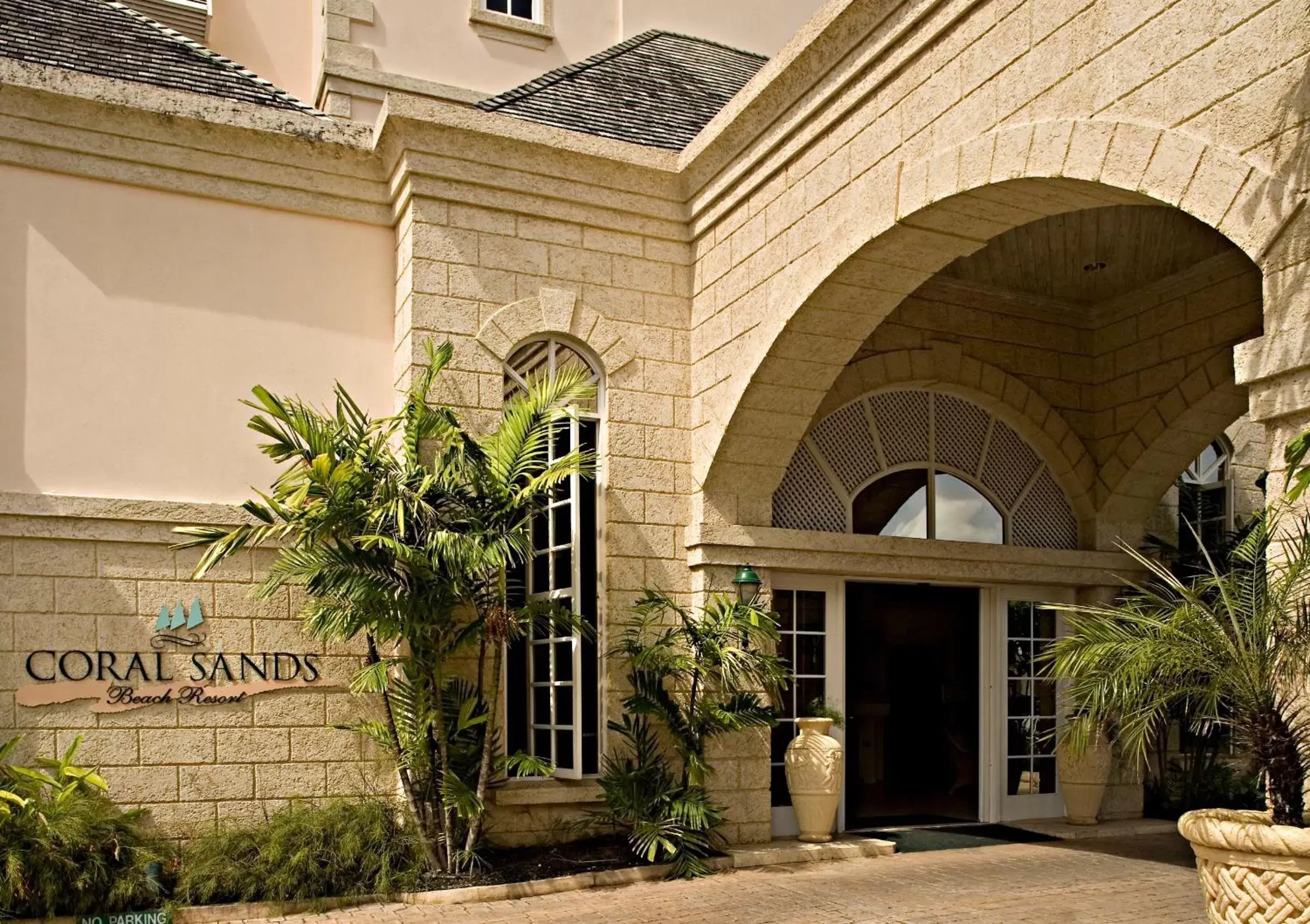 Facade/entrance, Property Building in Coral Sands Beach Resort