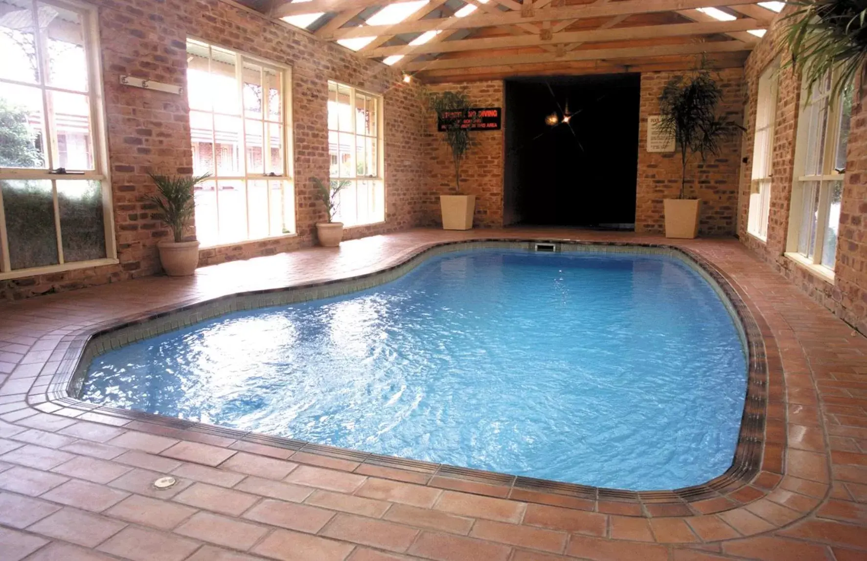 Swimming Pool in Quality Inn Colonial