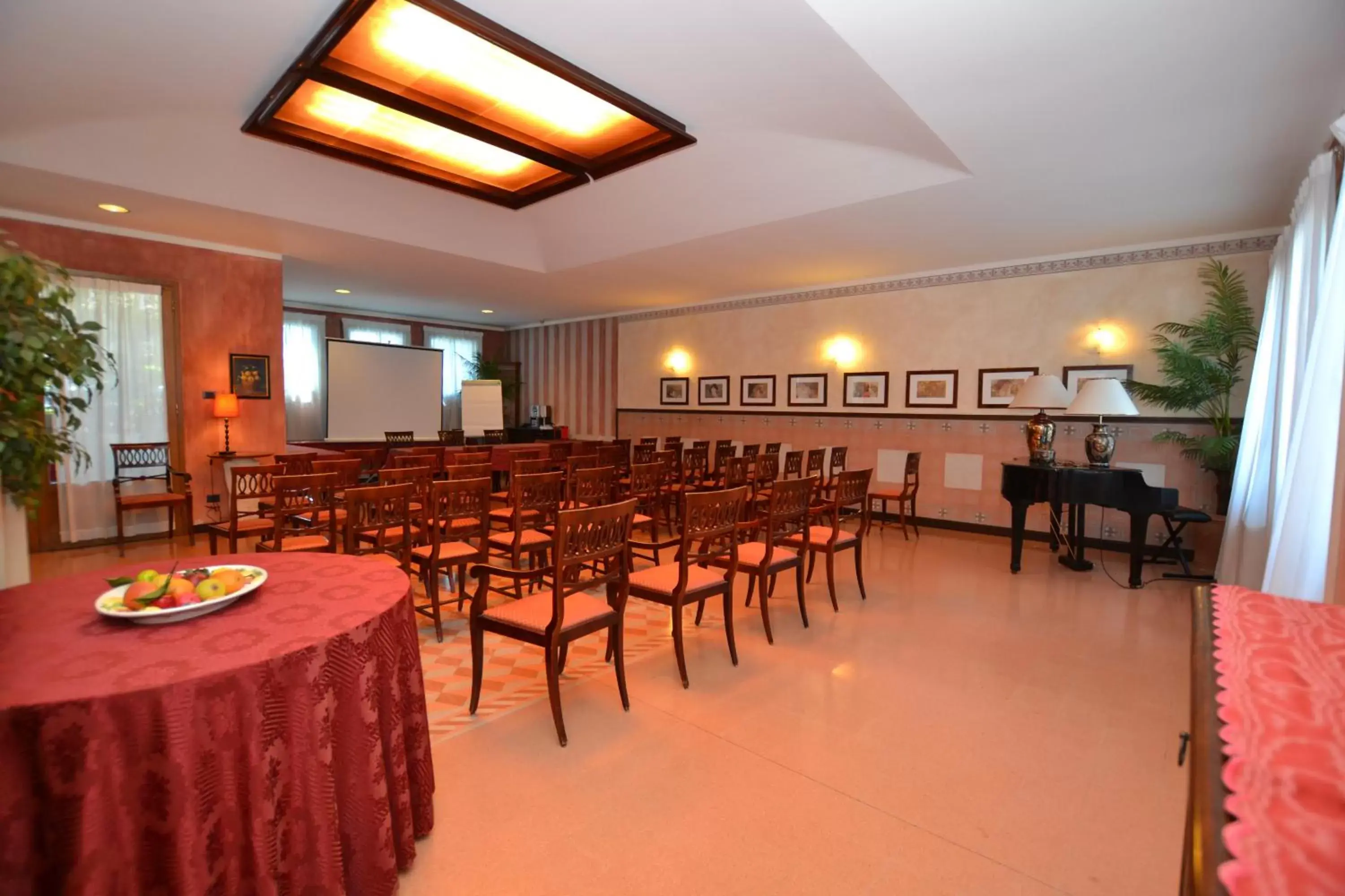 Meeting/conference room, Restaurant/Places to Eat in Hotel Enrichetta