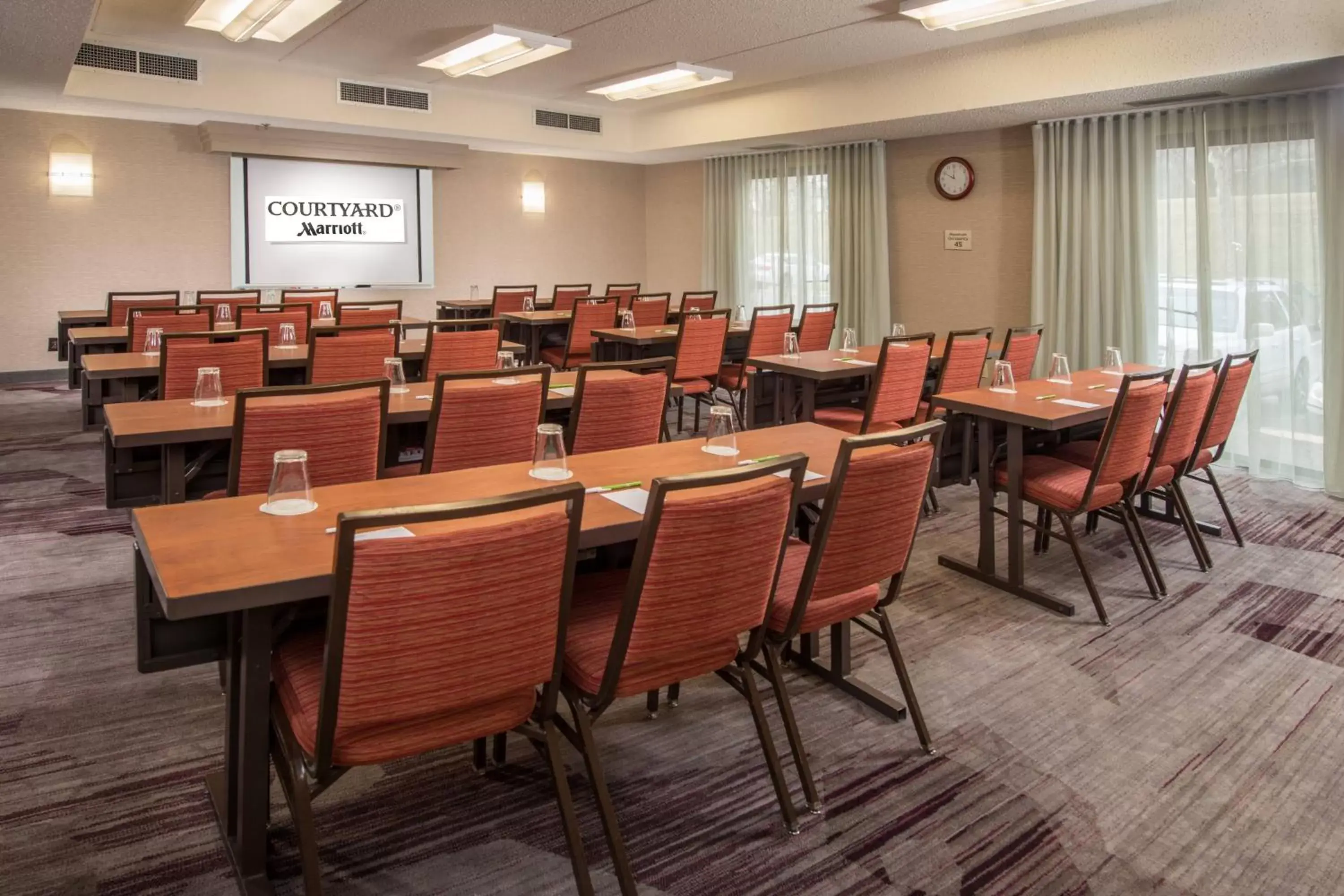 Meeting/conference room in Courtyard By Marriott Baltimore BWI Airport