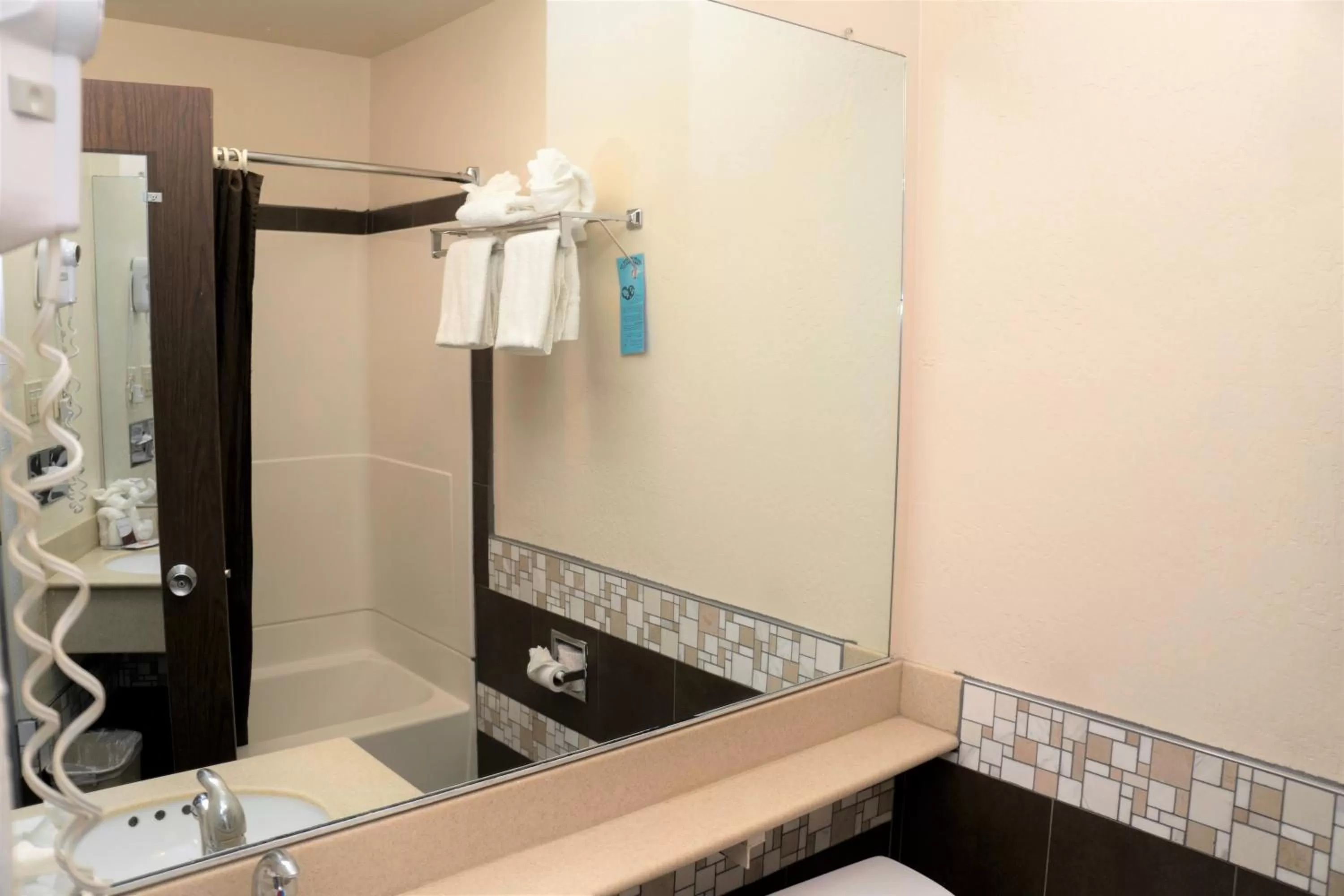 Bathroom in California Inn Barstow