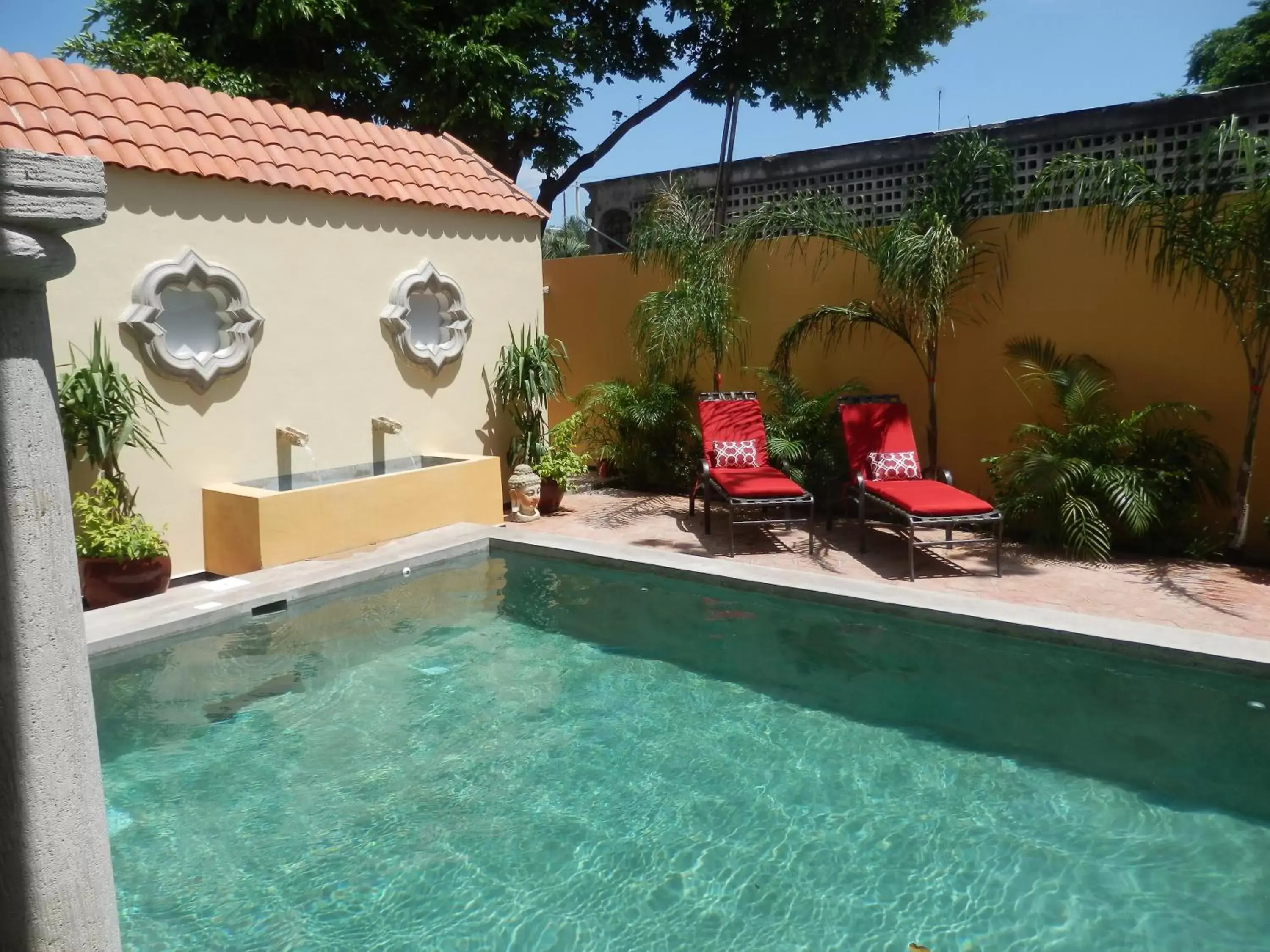 Day, Swimming Pool in Ochenta Y Dos Bed & Breakfast & Spa