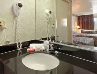 King Room - Non-Smoking in Ramada Limited Cockeysville King Room - Non-Smoking in Ramada Limited Cockeysville