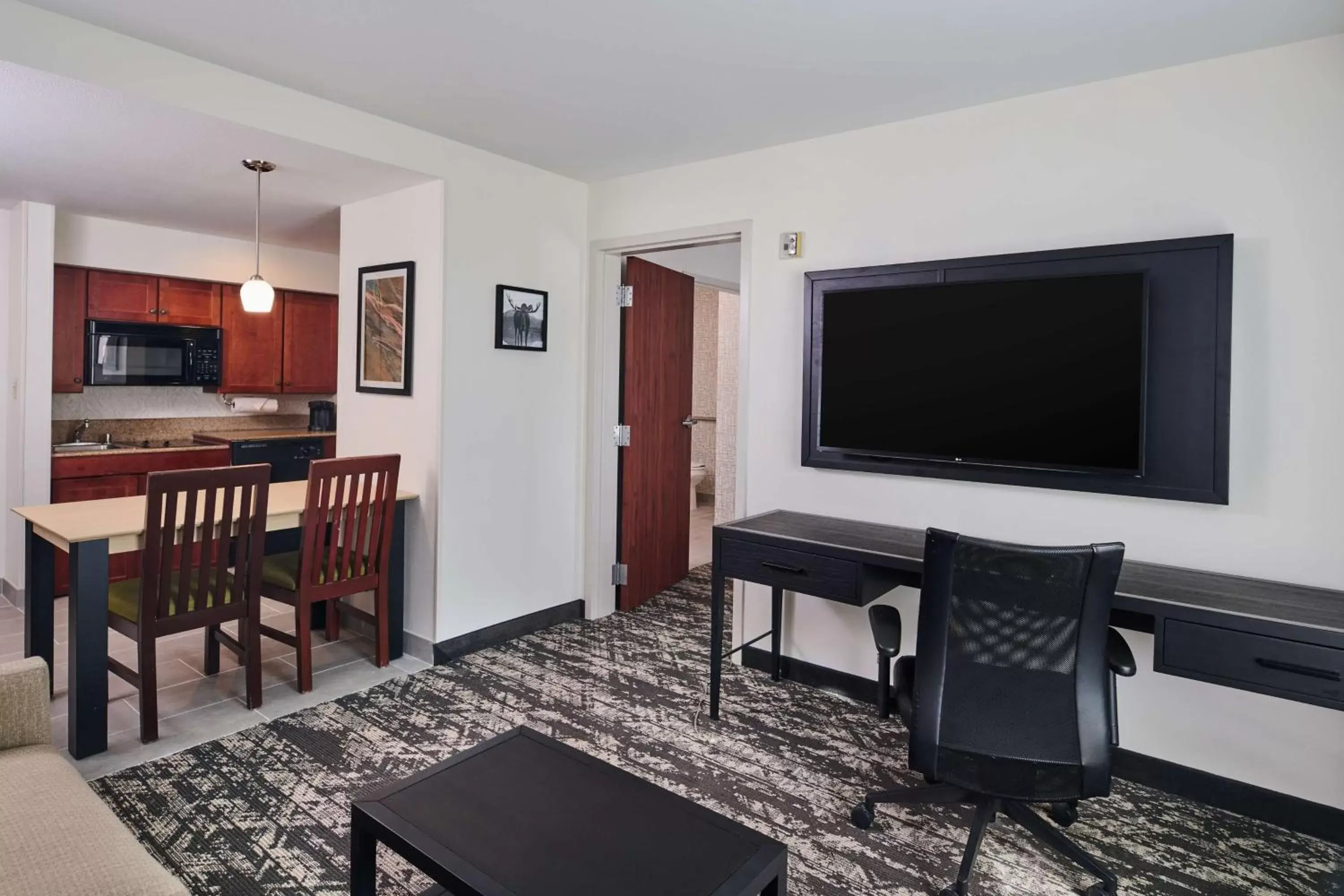 Bedroom, TV/Entertainment Center in Homewood Suites By Hilton Anchorage, Ak