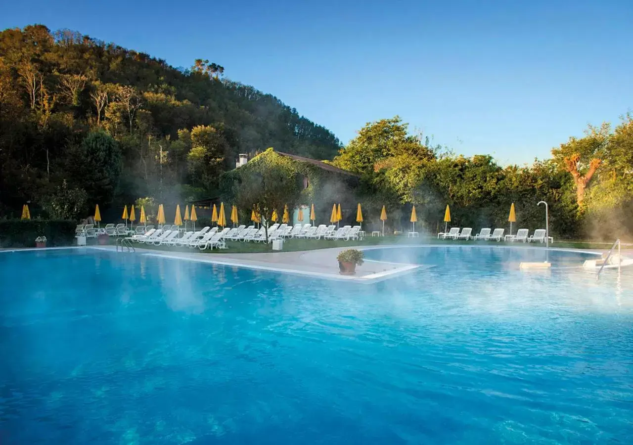 Garden, Swimming Pool in Terme Preistoriche Resort & Spa