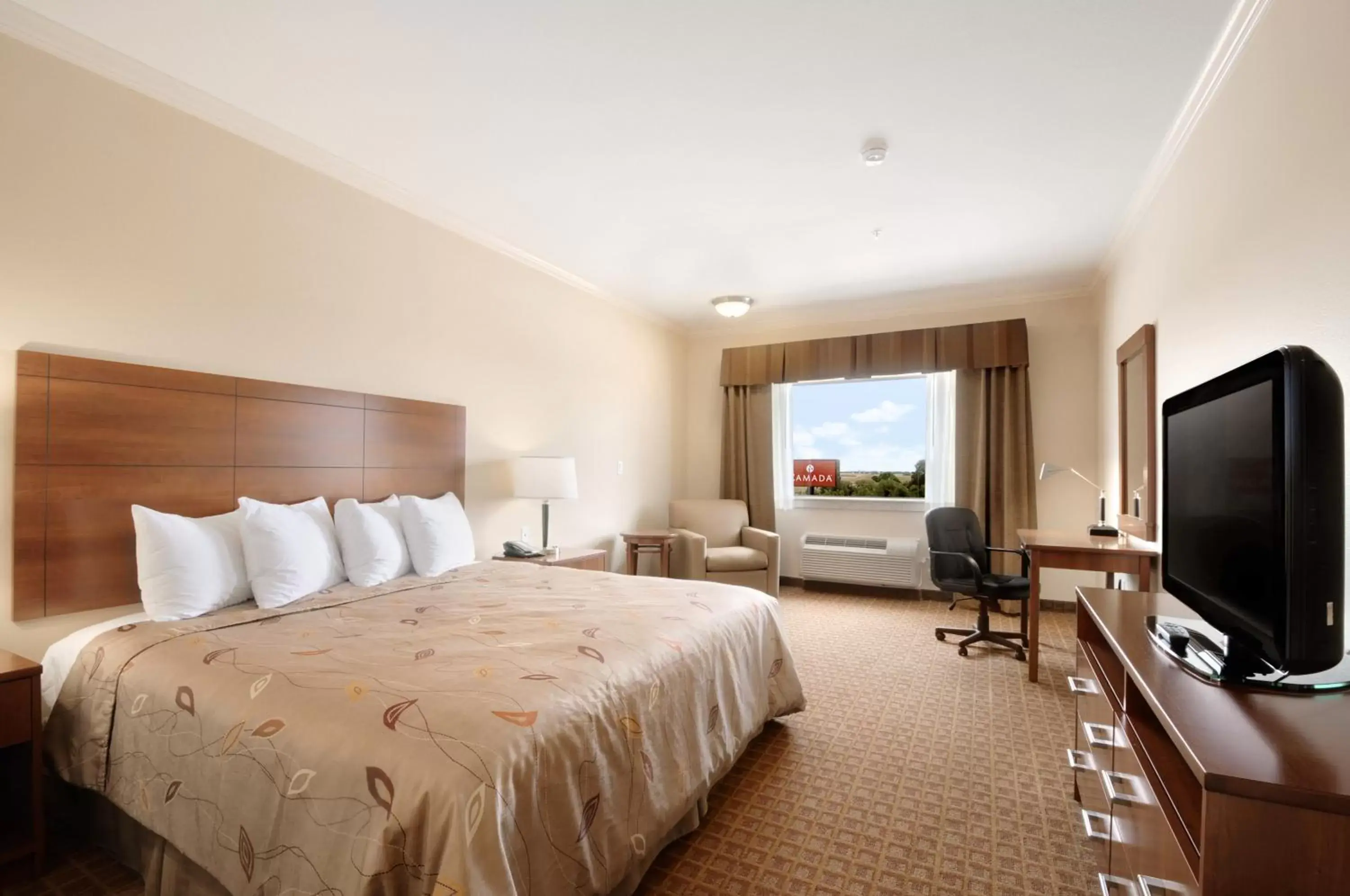 King Room - Non-Smoking in Ramada by Wyndham College Station