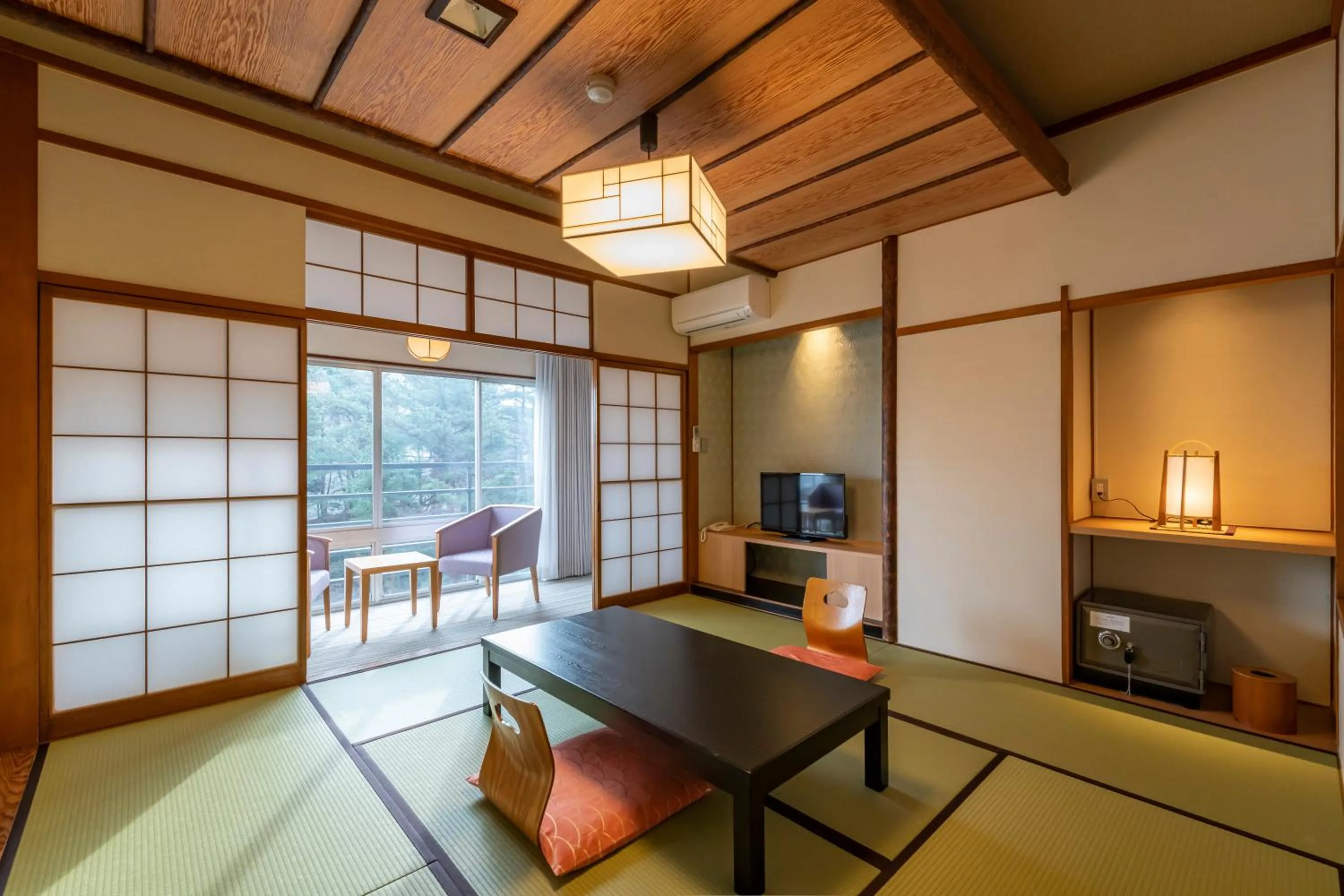 Photo of the whole room in Senkeien Tsukioka Hotel