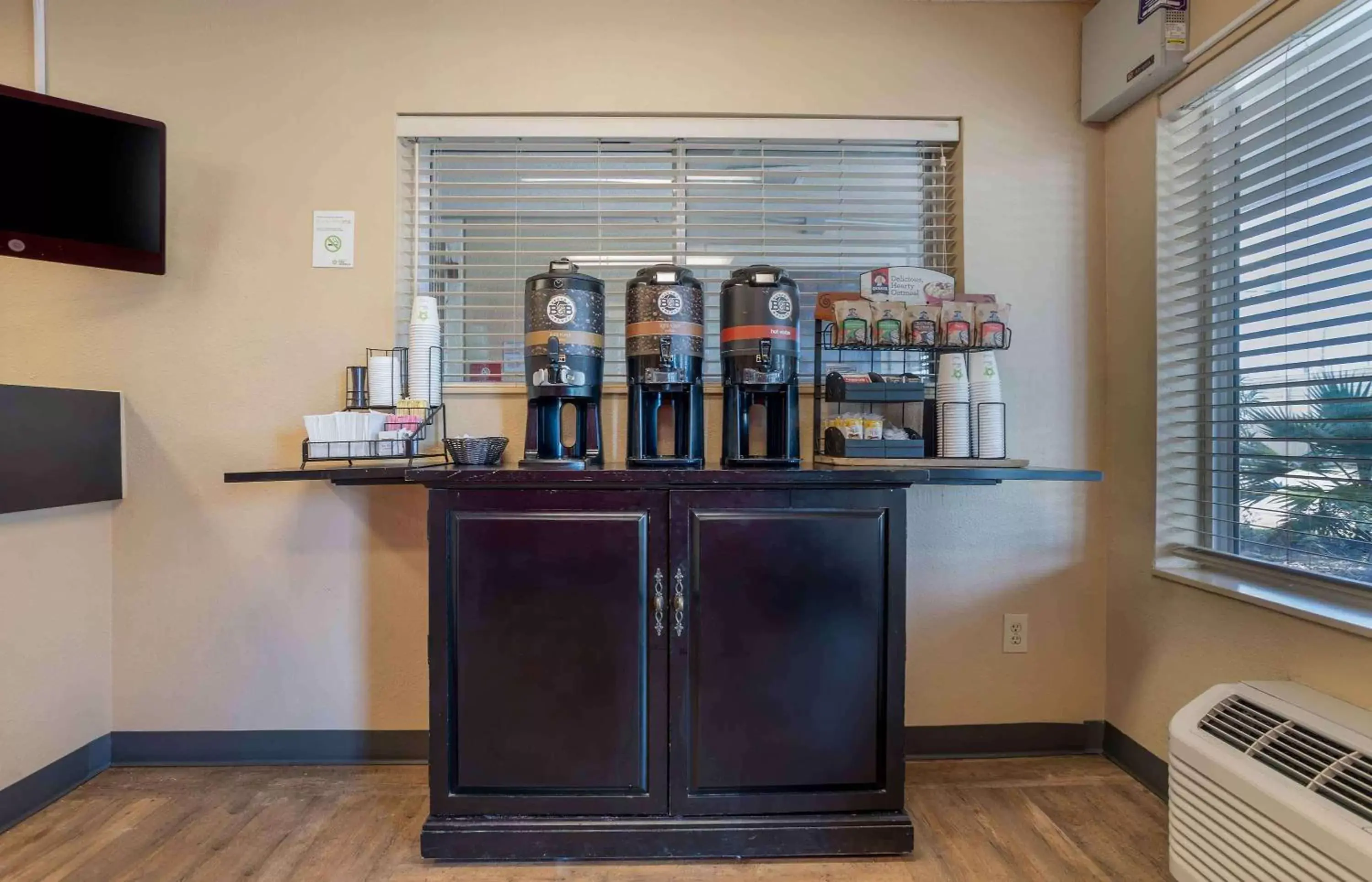 Breakfast in Extended Stay America Suites - Houston - The Woodlands
