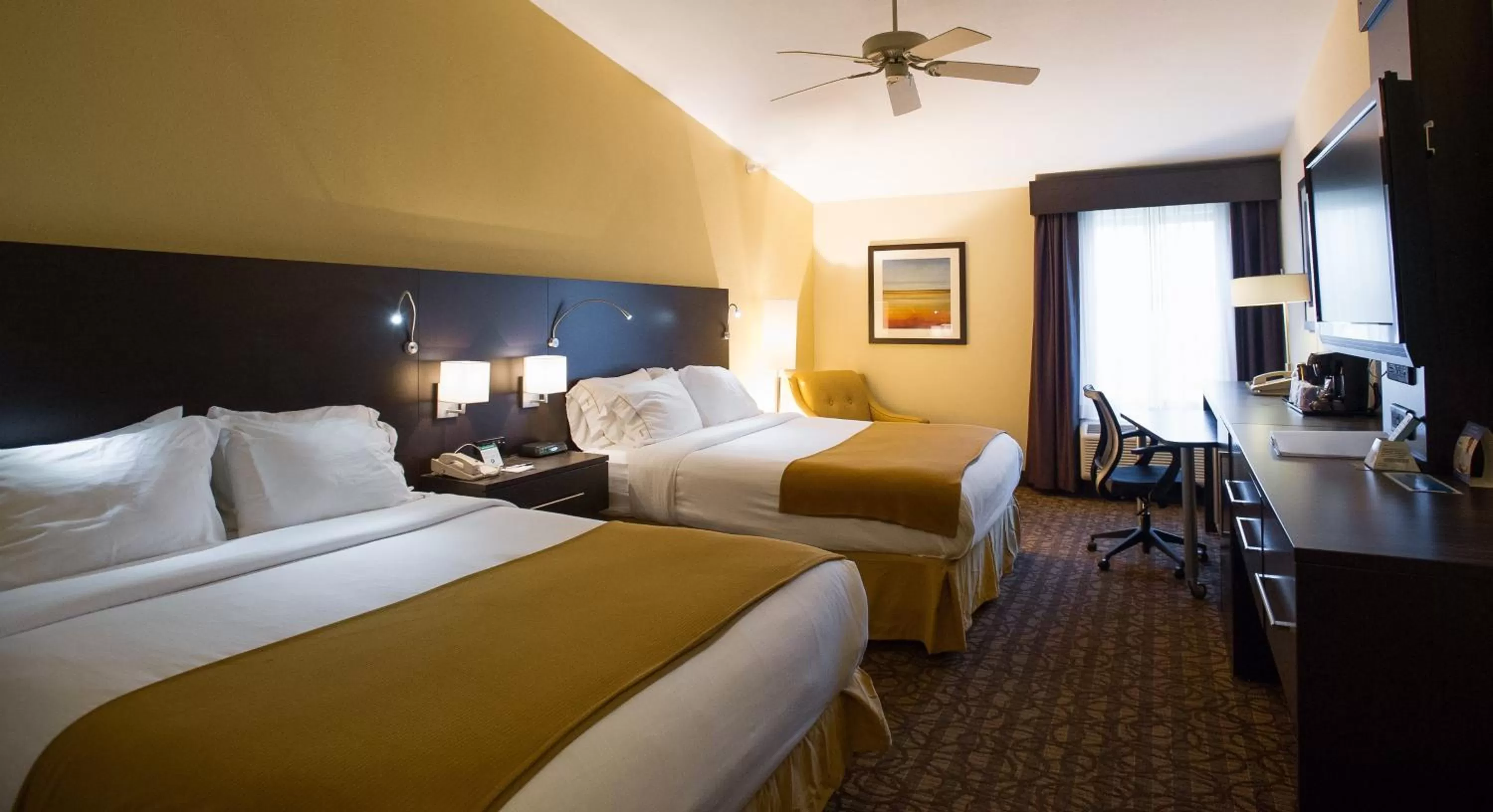 Photo of the whole room, Bed in Holiday Inn Express & Suites Topeka West I-70 Wanamaker by IHG