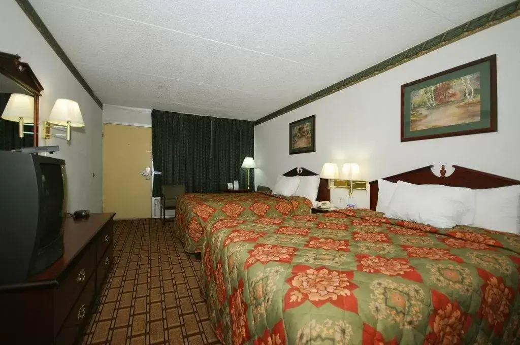 Double Room with Two Double Beds - Smoking in Days Inn by Wyndham Dickson
