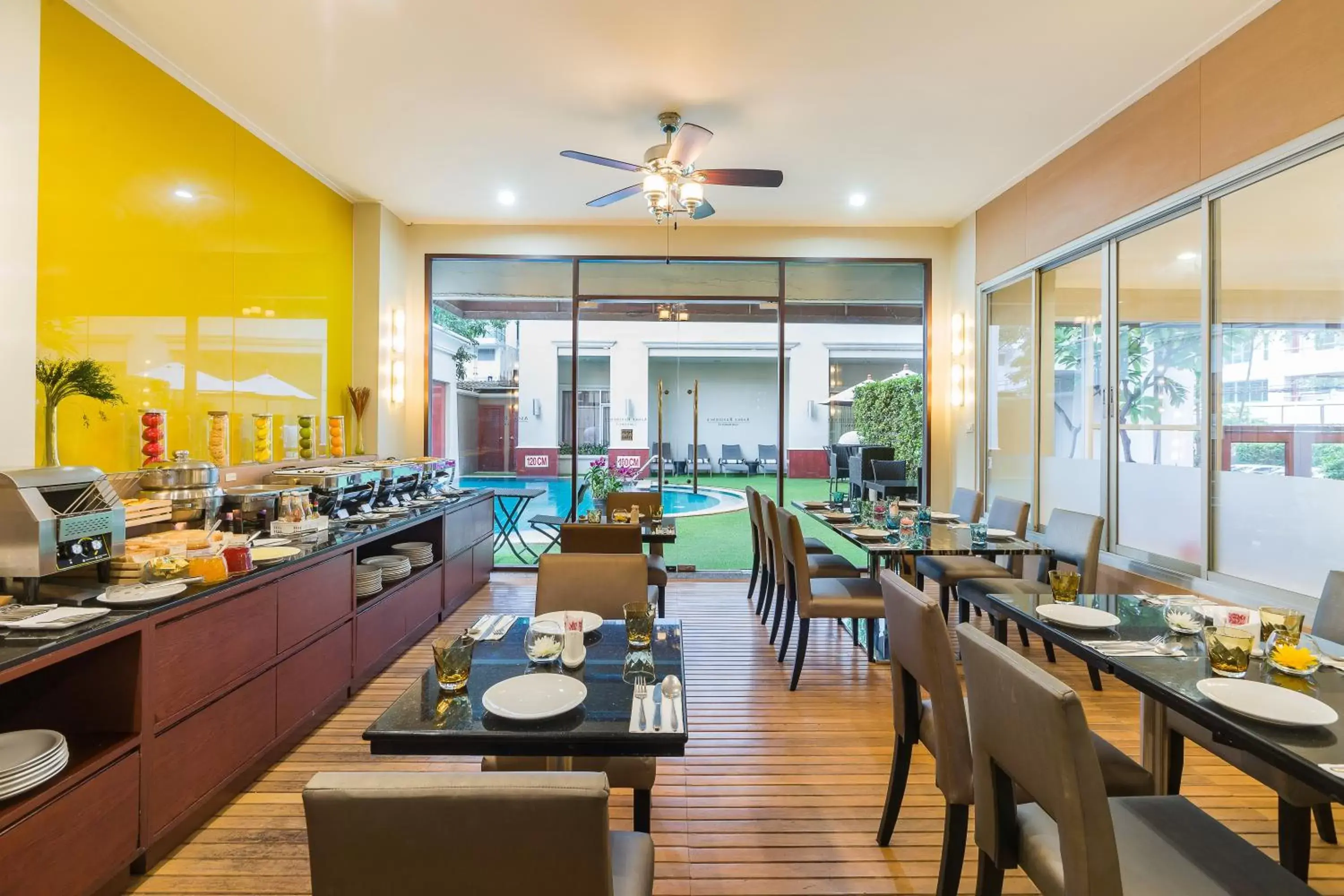Restaurant/Places to Eat in Asoke Residence Sukhumvit by UHG