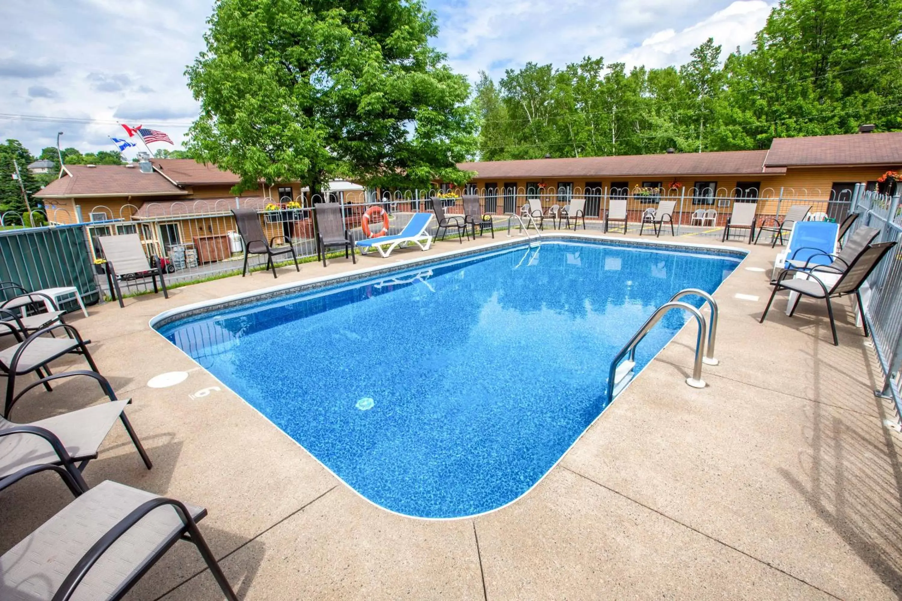 Swimming Pool in Motel et Camping Etchemin