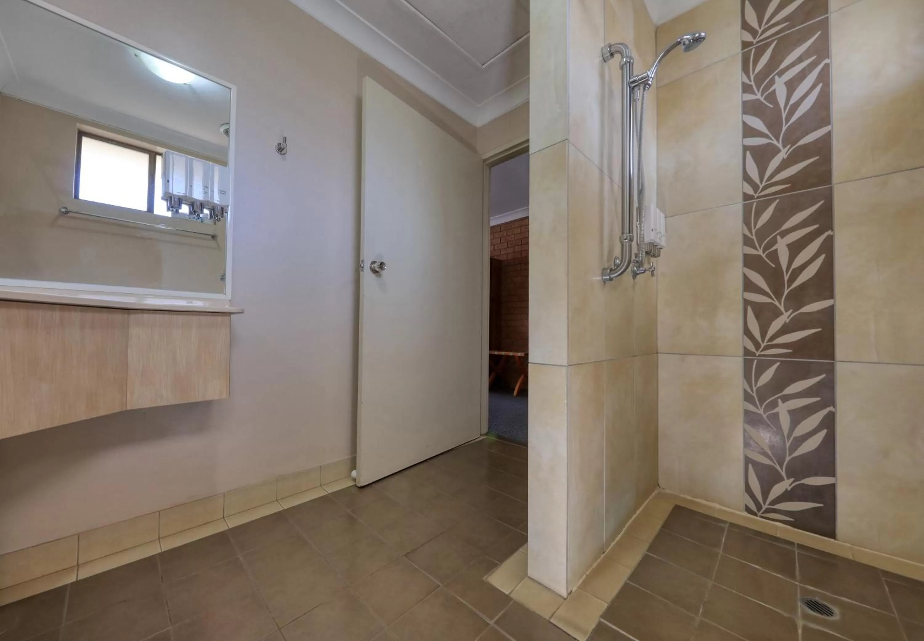 Bathroom in James Street Motor Inn