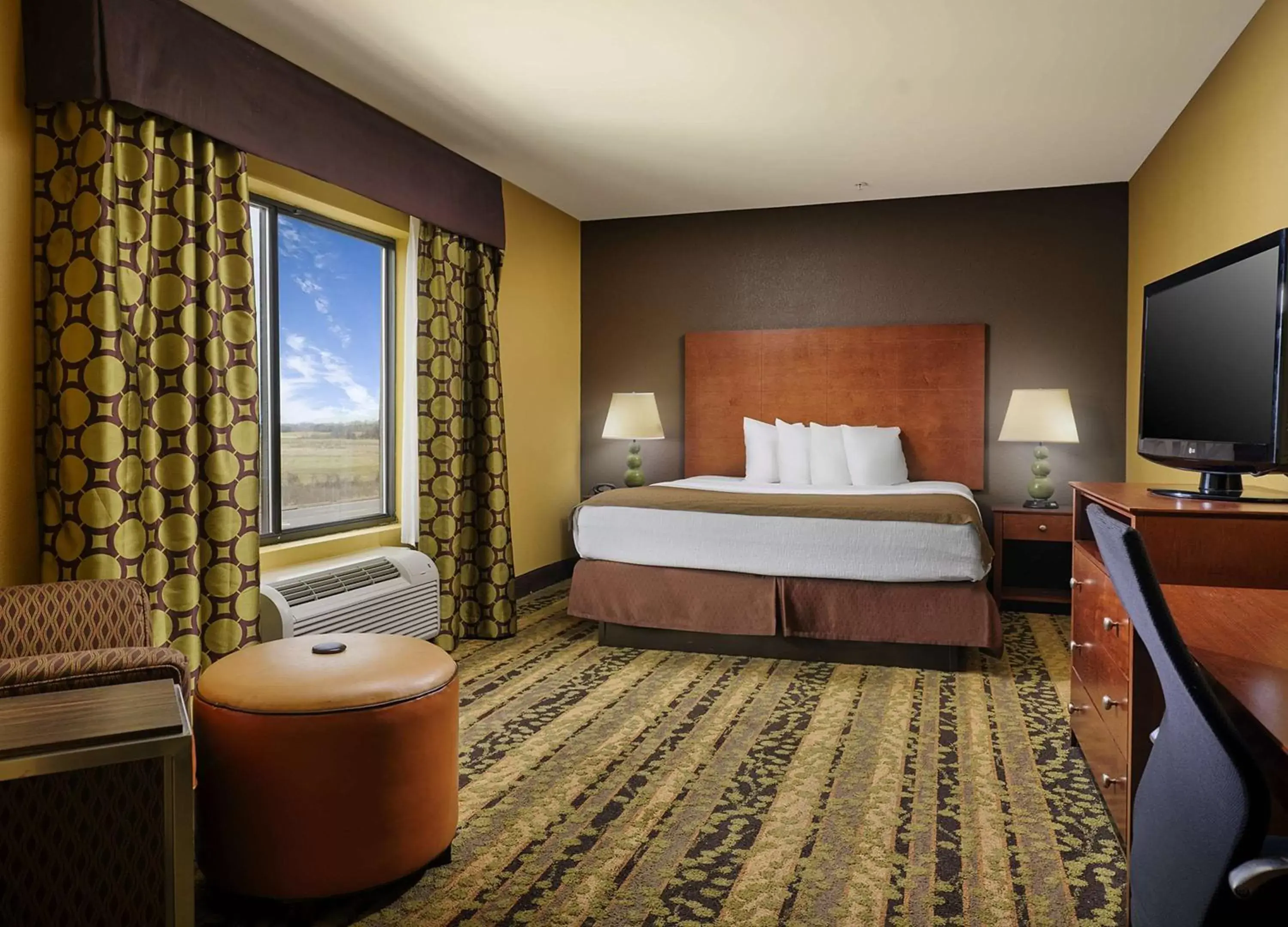 Bedroom in Best Western Plus Tupelo Inn & Suites