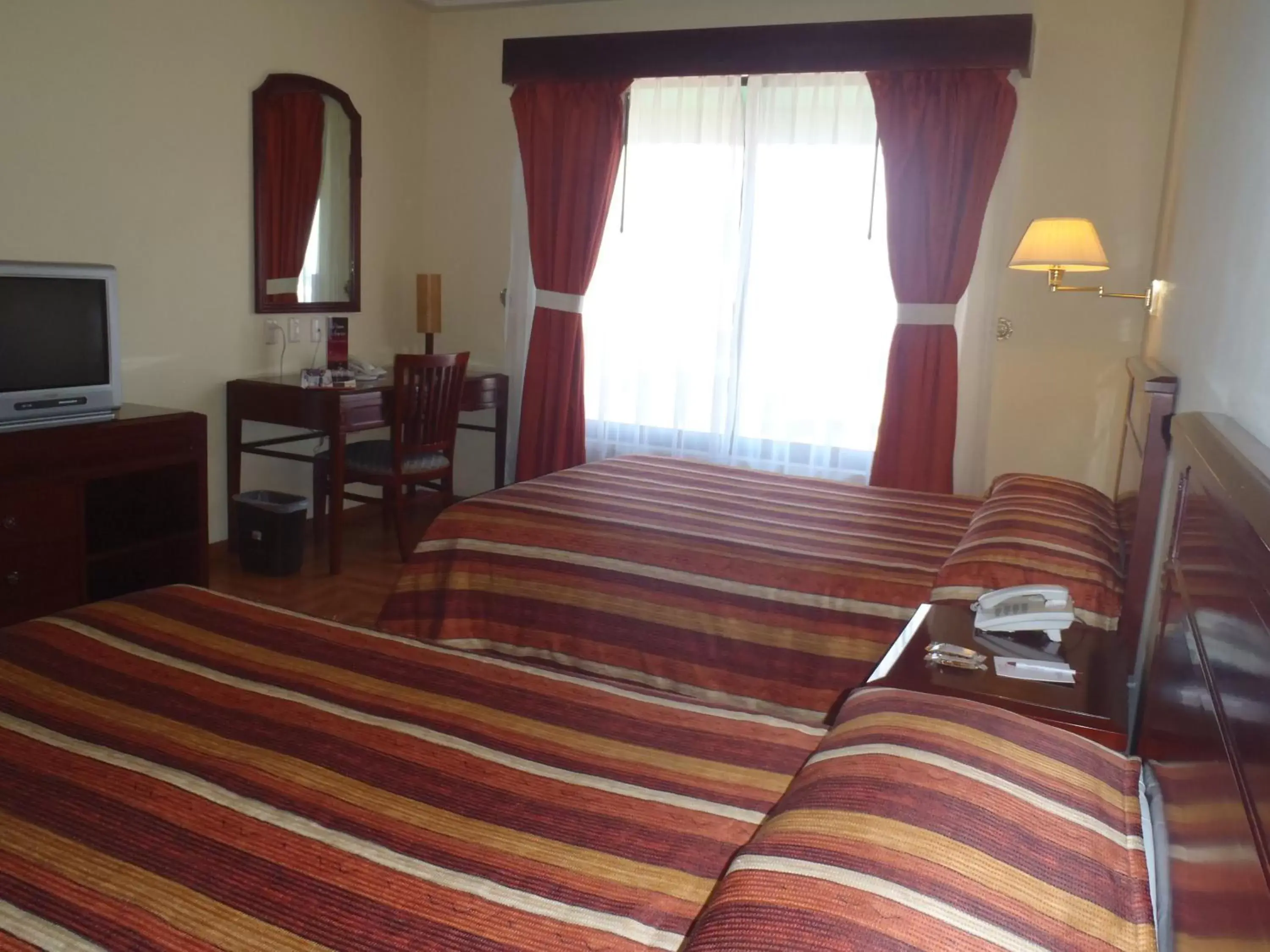 Photo of the whole room, Bed in Hotel Casa Real Tehuacan
