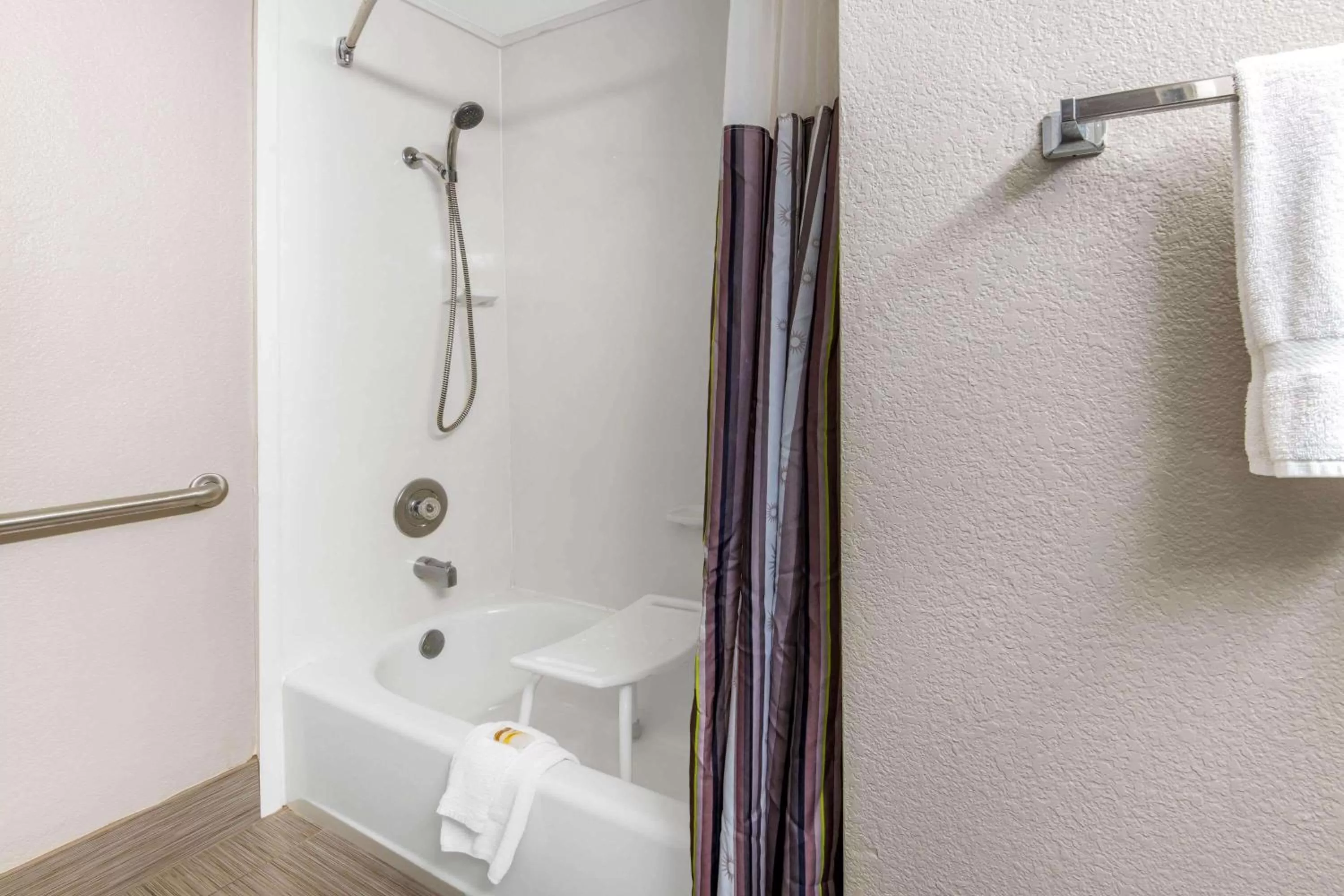 Bathroom in La Quinta Inn by Wyndham San Antonio Brooks City Base